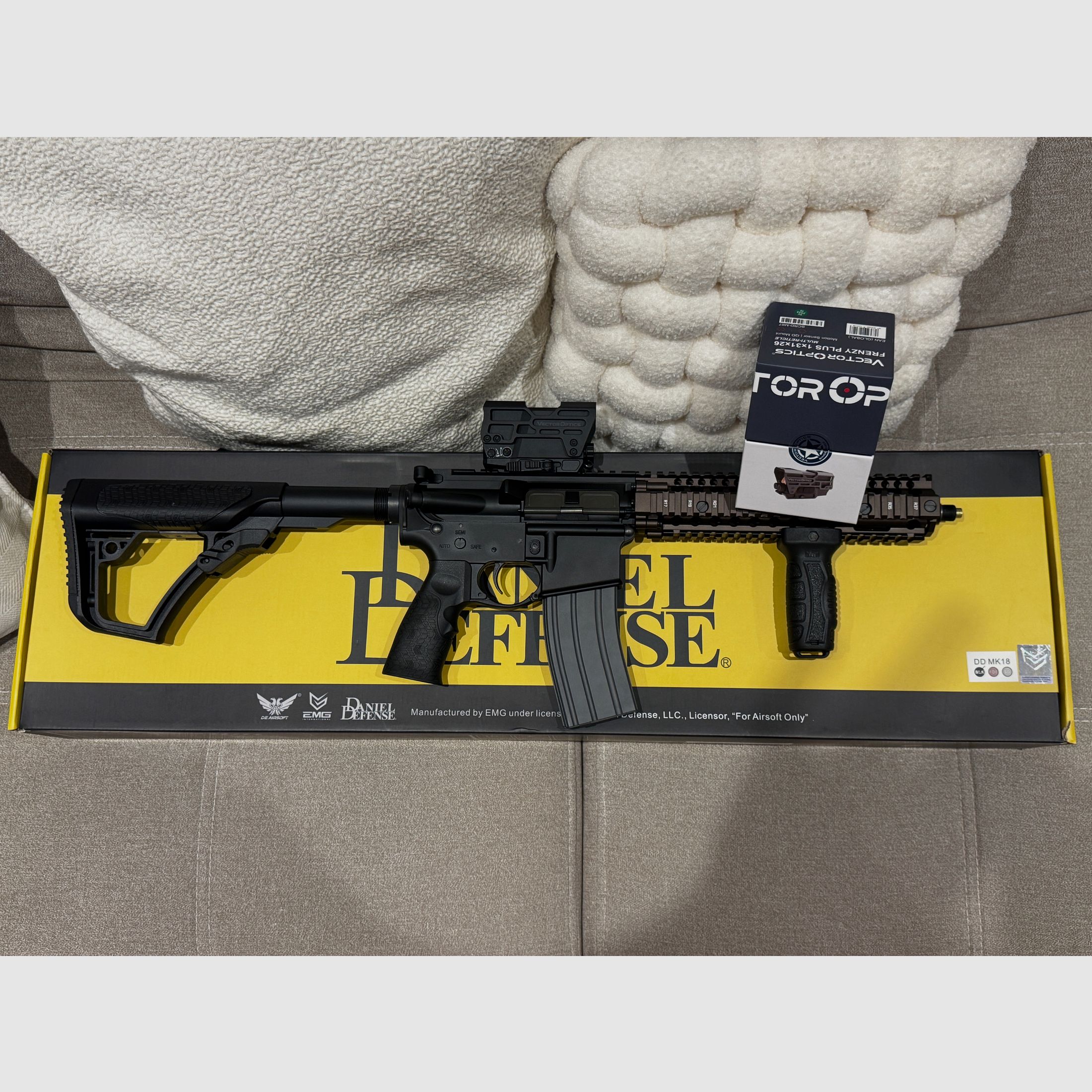 EMG Daniel Defense MK18 RIS II MWS GBBR + Vector Optics Frenzy Plus + accessories | Like new