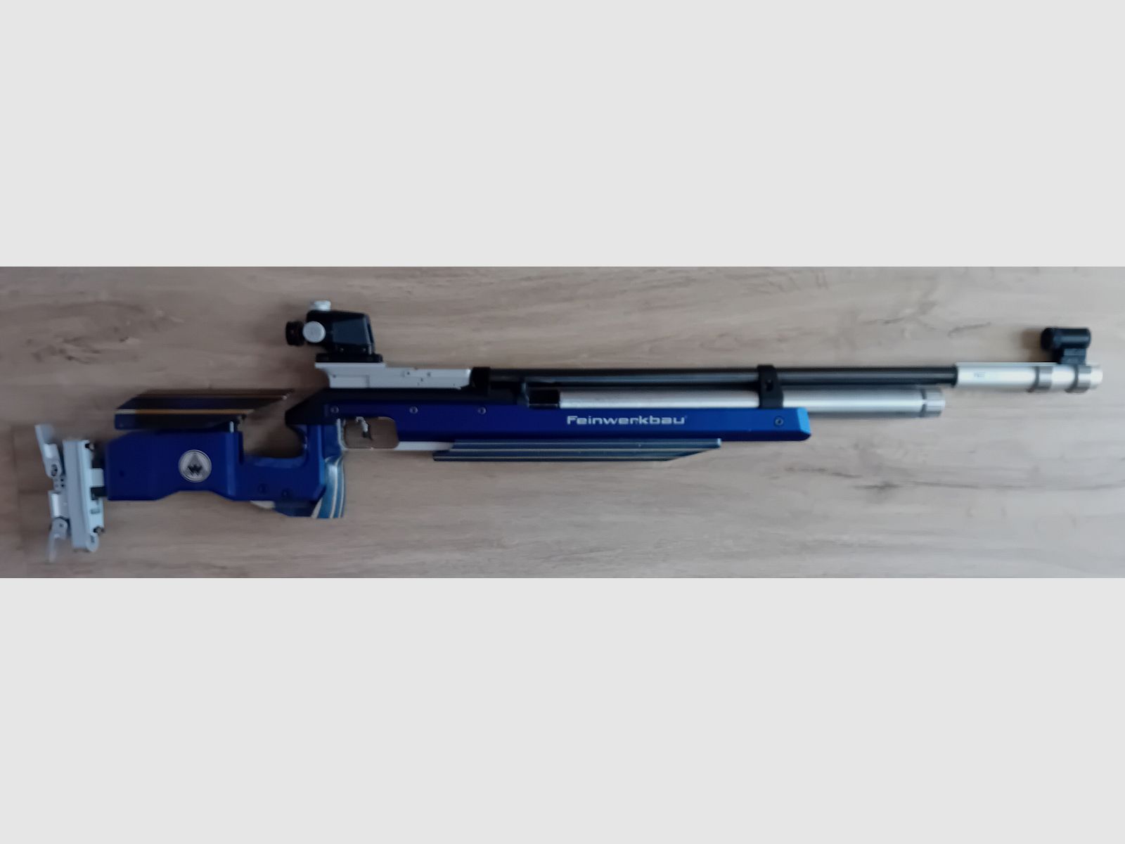 Press - Luftgewehr Feinwerkbau P 70 ALU - Links - Schaft