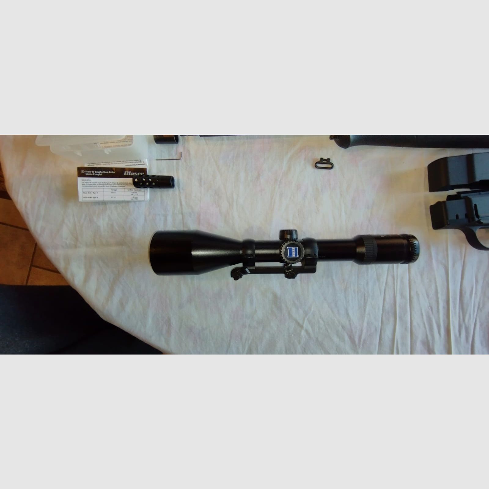 Compleet pakket: Blaser R8 Success 9,3x62 met Zeiss Diavari V 3-12x56 T LA 40, diverse accessoires!