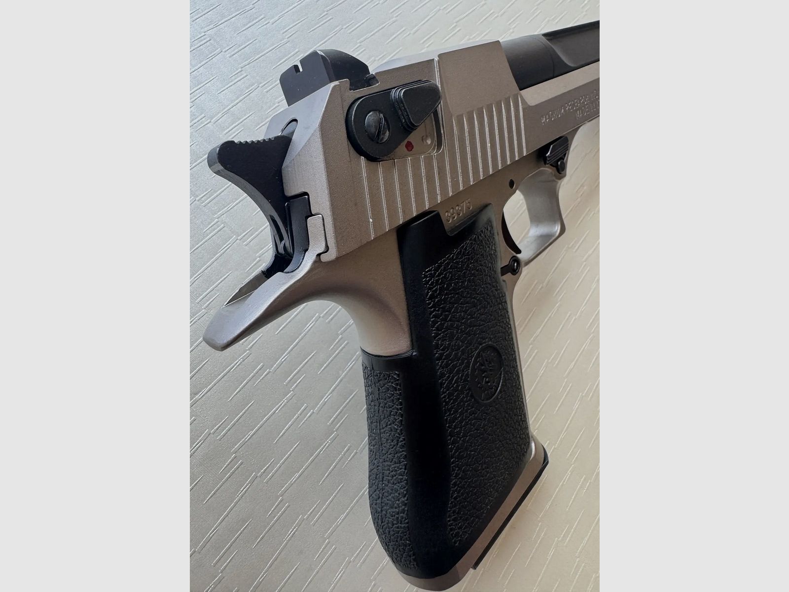 IMI Desert Eagle Kaliber .44 Magnum – Vernickelte Ausführung mit Abzugstuning