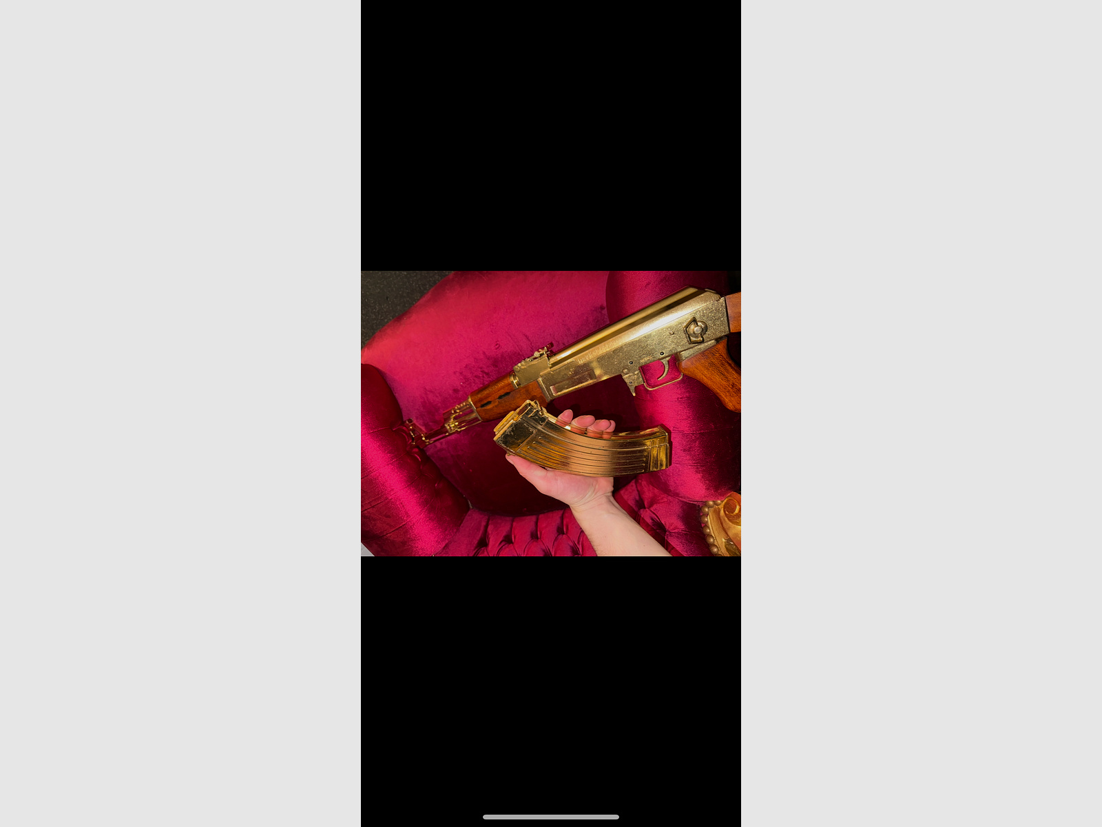 Wertige schöne Ak 47 Deko Waffe Goldfarben verziert 