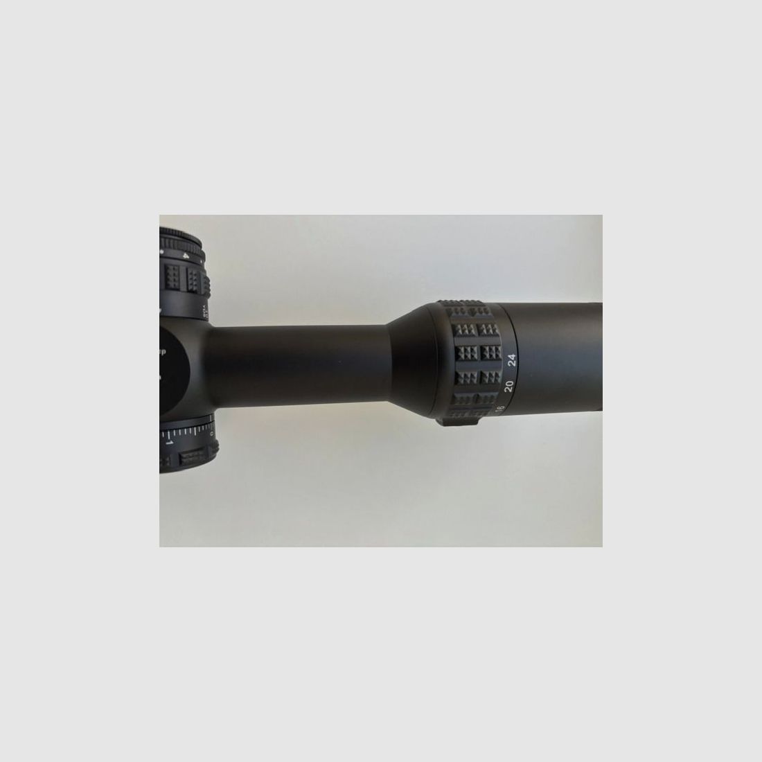 Hawke Sidewinder 30 FFP 6-24x56 (17460) – Half Mil reticle – As new / unfired / unused in original packaging - with Bubble Level
