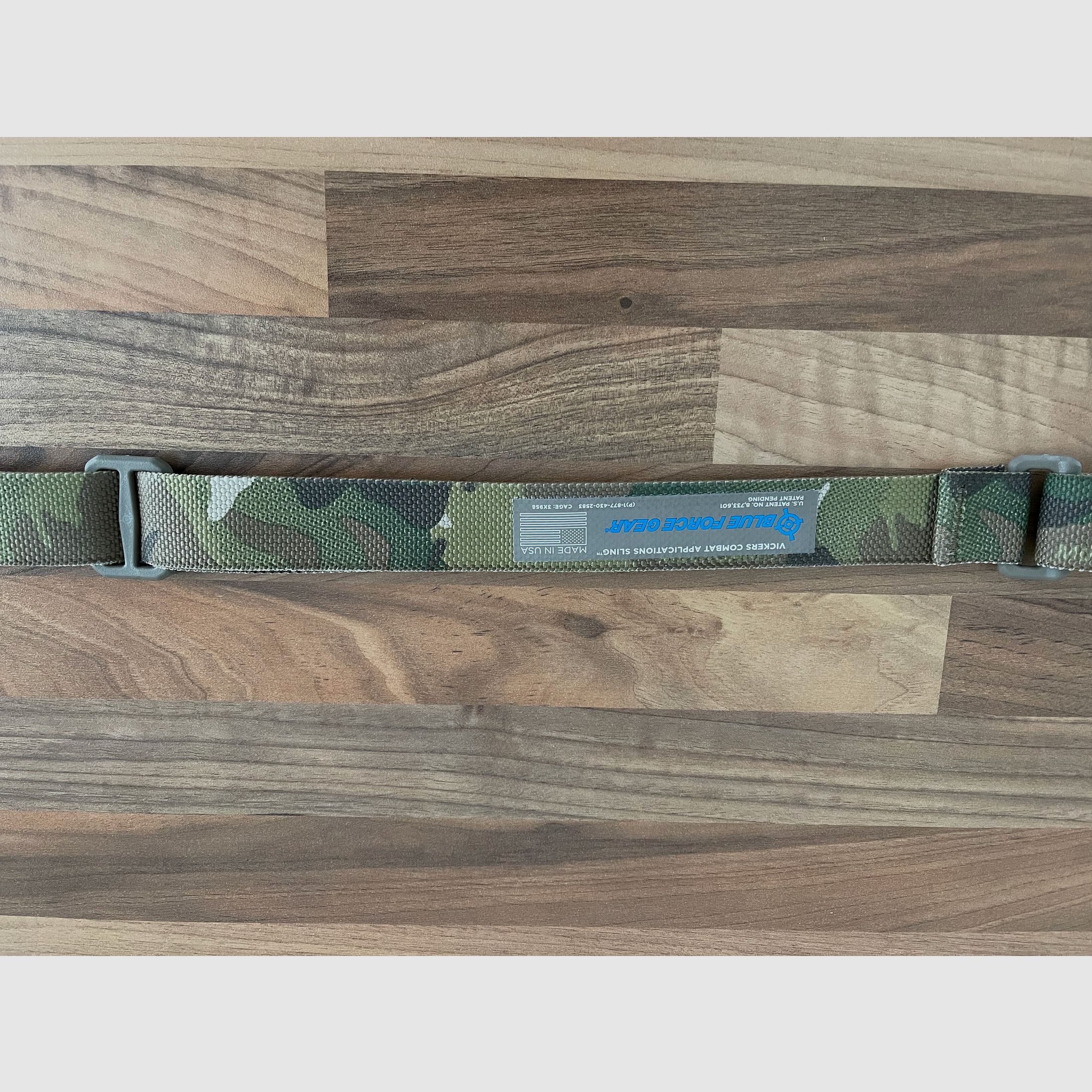 BLUE FORCE GEAR VICKERS 2-zu-1 Tragegurt mit red Swivel, MultiCam