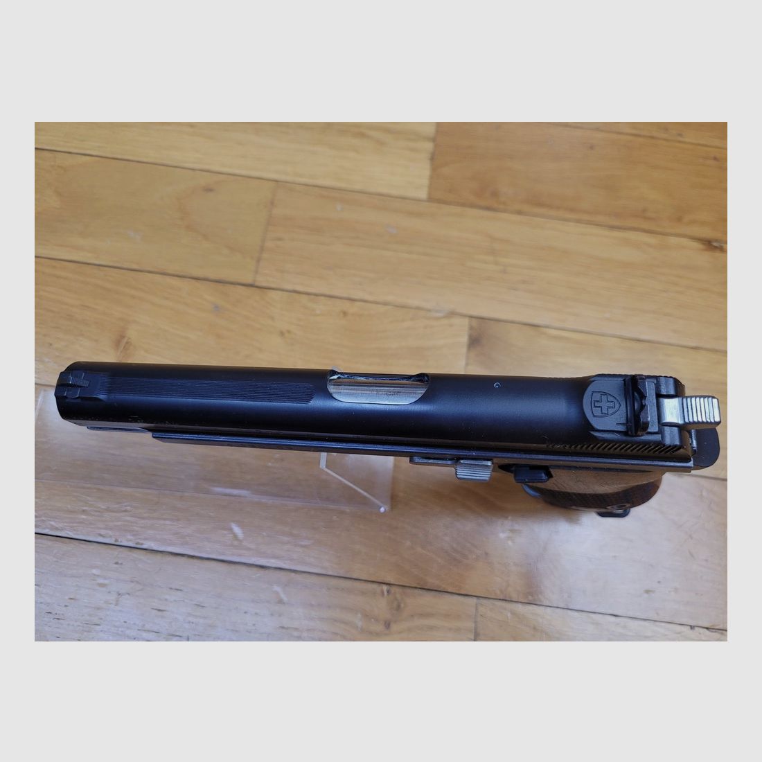 Wspaniały pistolet SIG P210-2 – Mit o 9 para – Broń wojskowa model P-49 z 6. i ostatniej dostawy – Broń z 1974 roku – Brązowanie, działanie i wymarzony luf – Oryginalne wojskowe okładziny, regulaminowy futerał i luksusowa rękojeść Nill Target – Top kolekcjonerski – Stan jak nowy!, zdjęcie 13 z 23