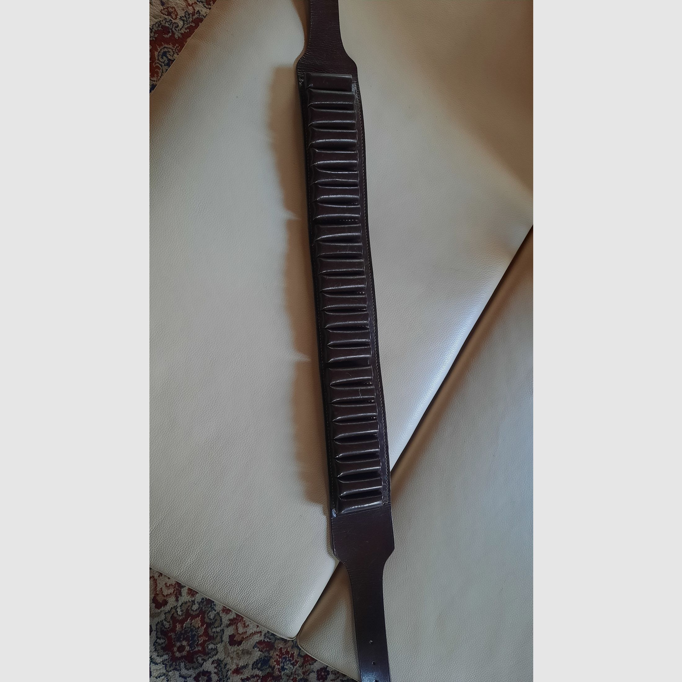 Lederset mit 2 Fernrohrköchern, einer Jagdtasche und einem Patronengurt