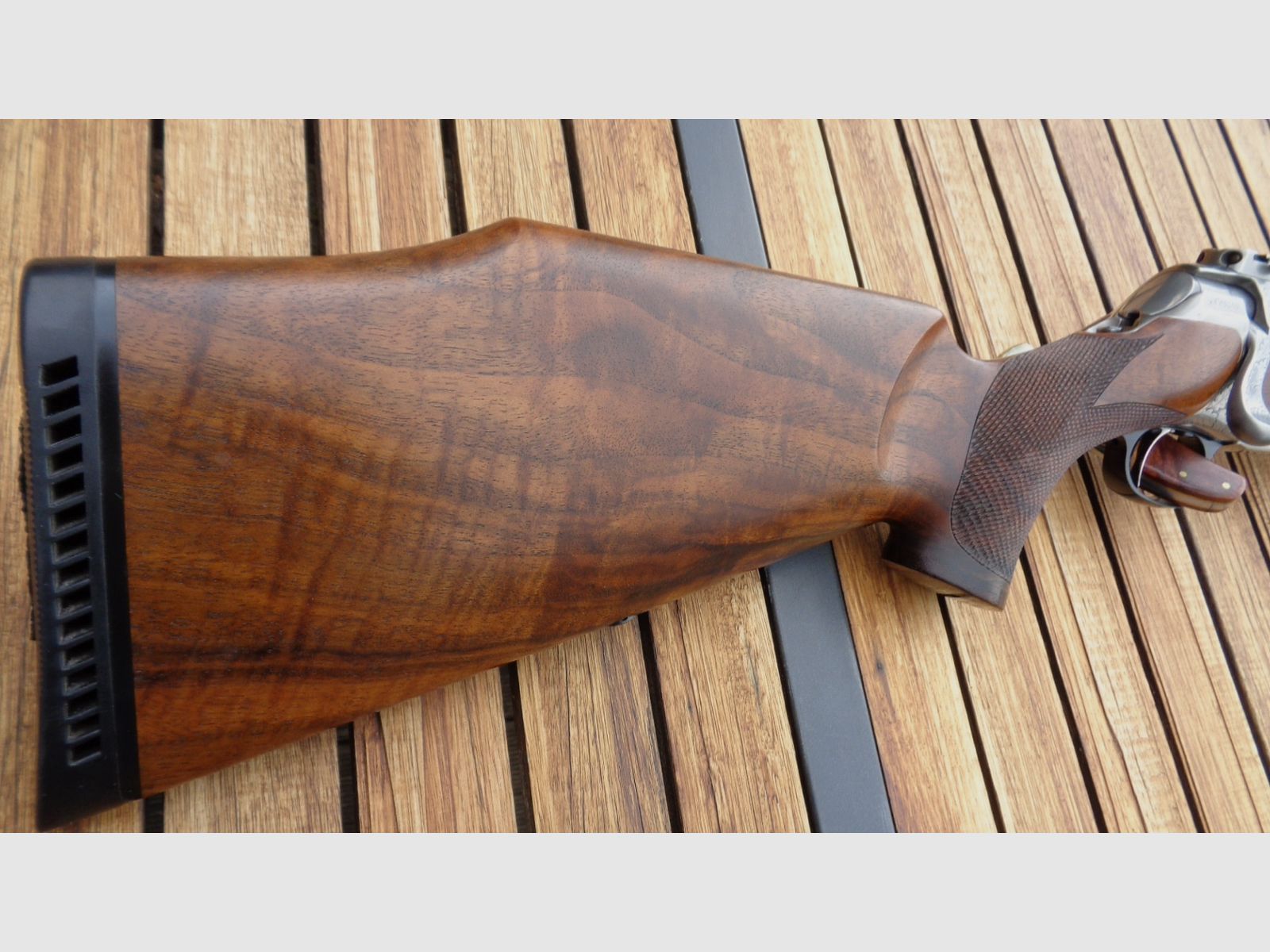 Sauer 202 .375 H&H Europa Luxus E nitriertes Stahlgehäuse Eichenlaub-Gravur ausgesuchtem Nußbaumholz