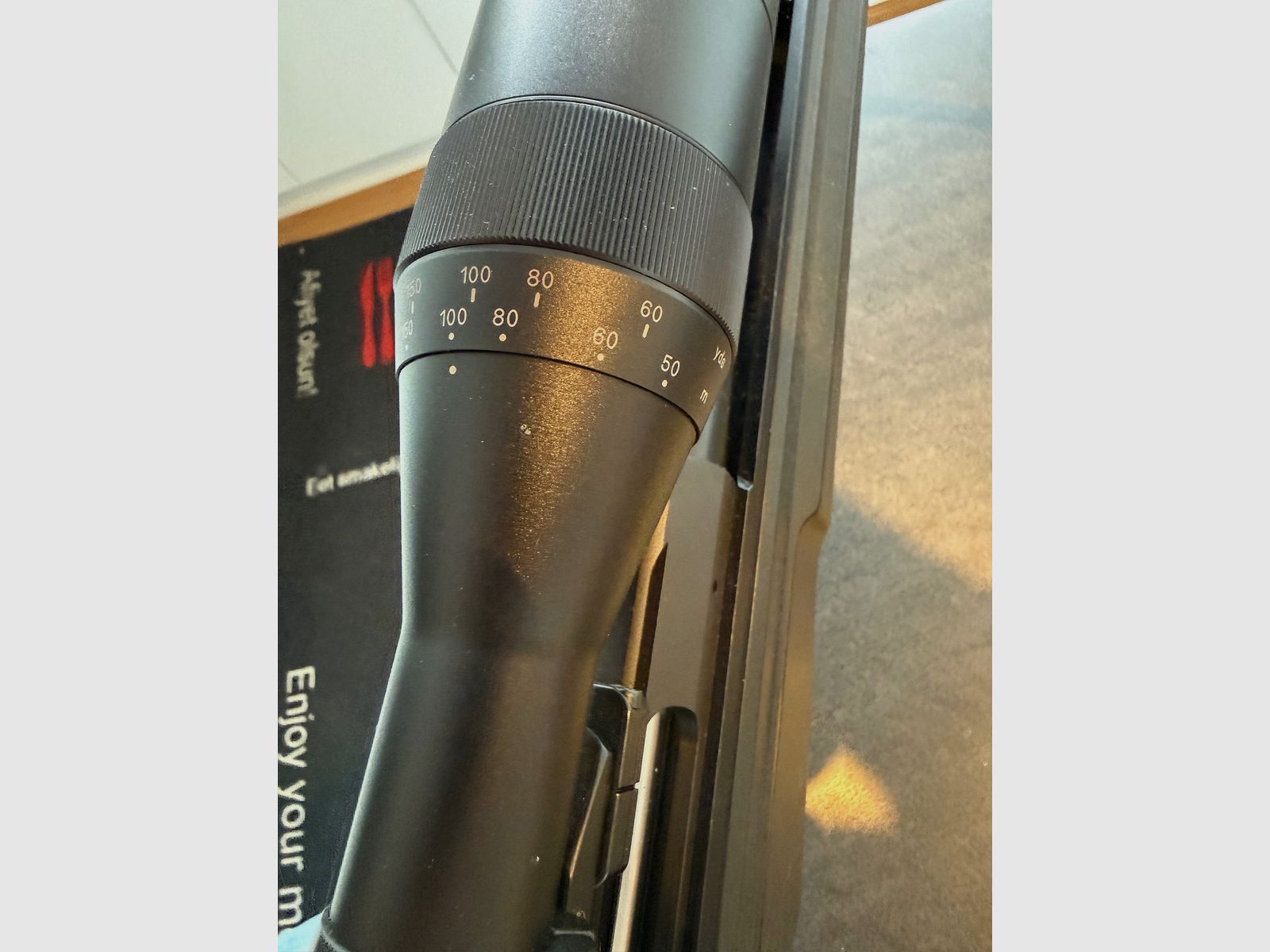 Sako TRG 42, Cal. 300 Win Magnum, negro. Swarovski Habicht, 4-16x50