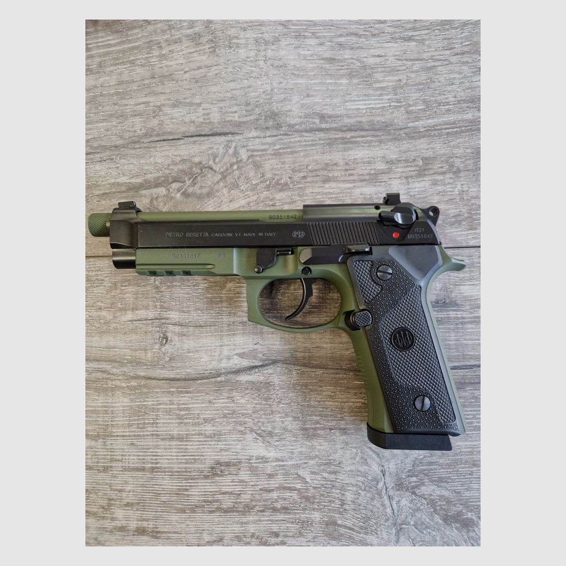 M9A3 Schwarz & Grün, Bild 1 von 2
