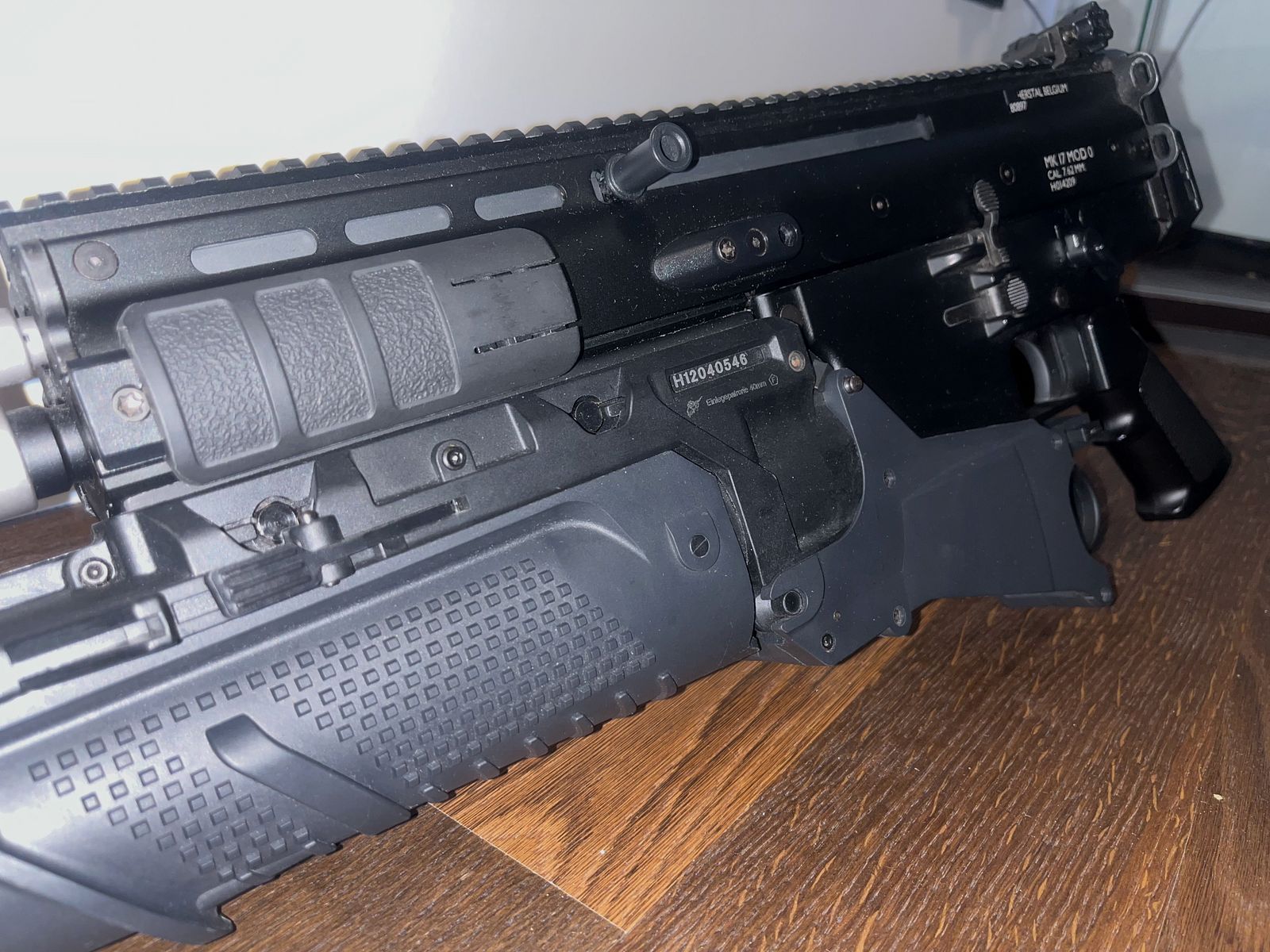 Tokyo Marui Scar-H mit Granatwerfer und passendem Zubehör