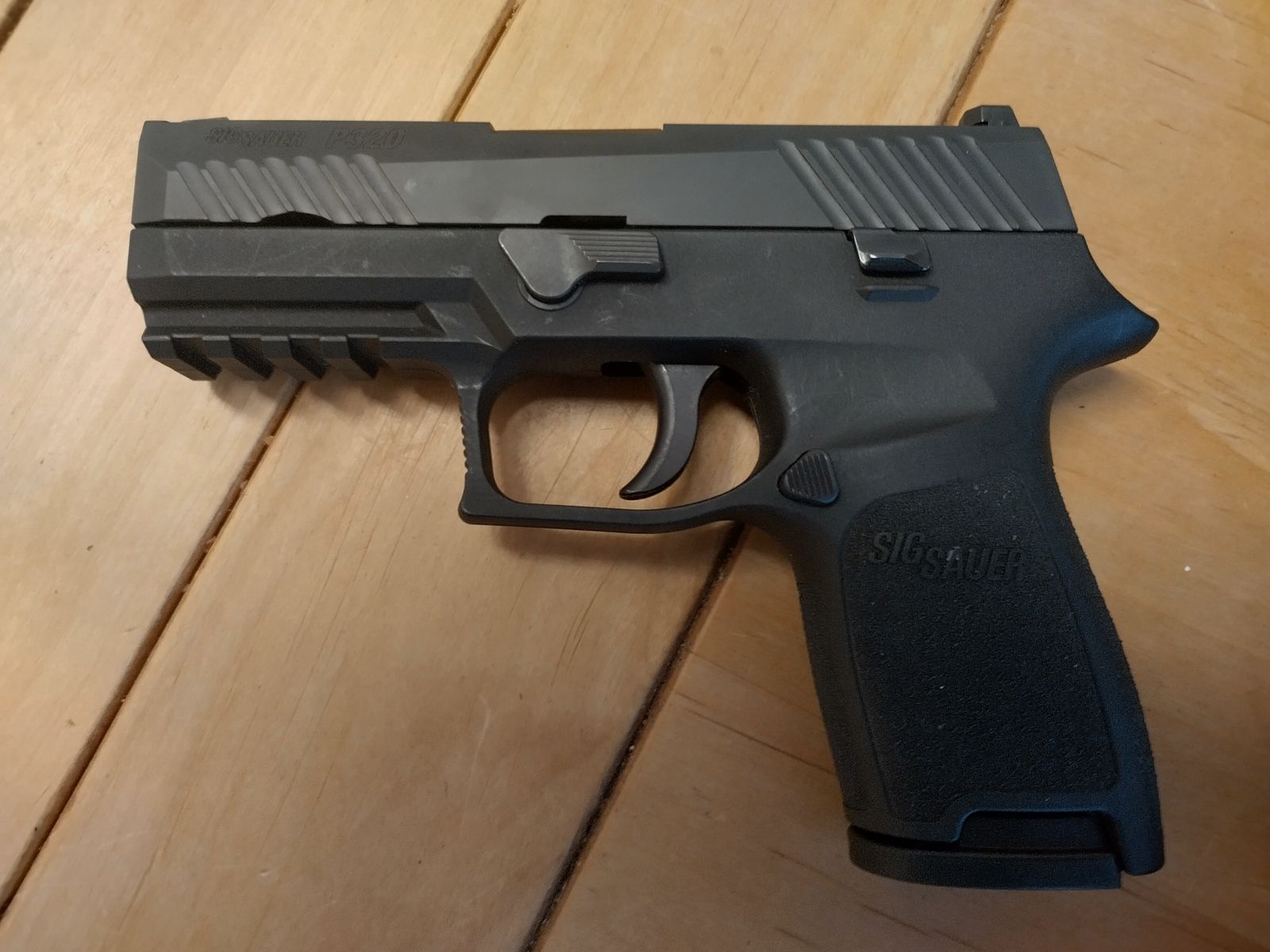 <SIG SAUER P320 Compact Cal. 9 mm Luger: Like new and available immediately!