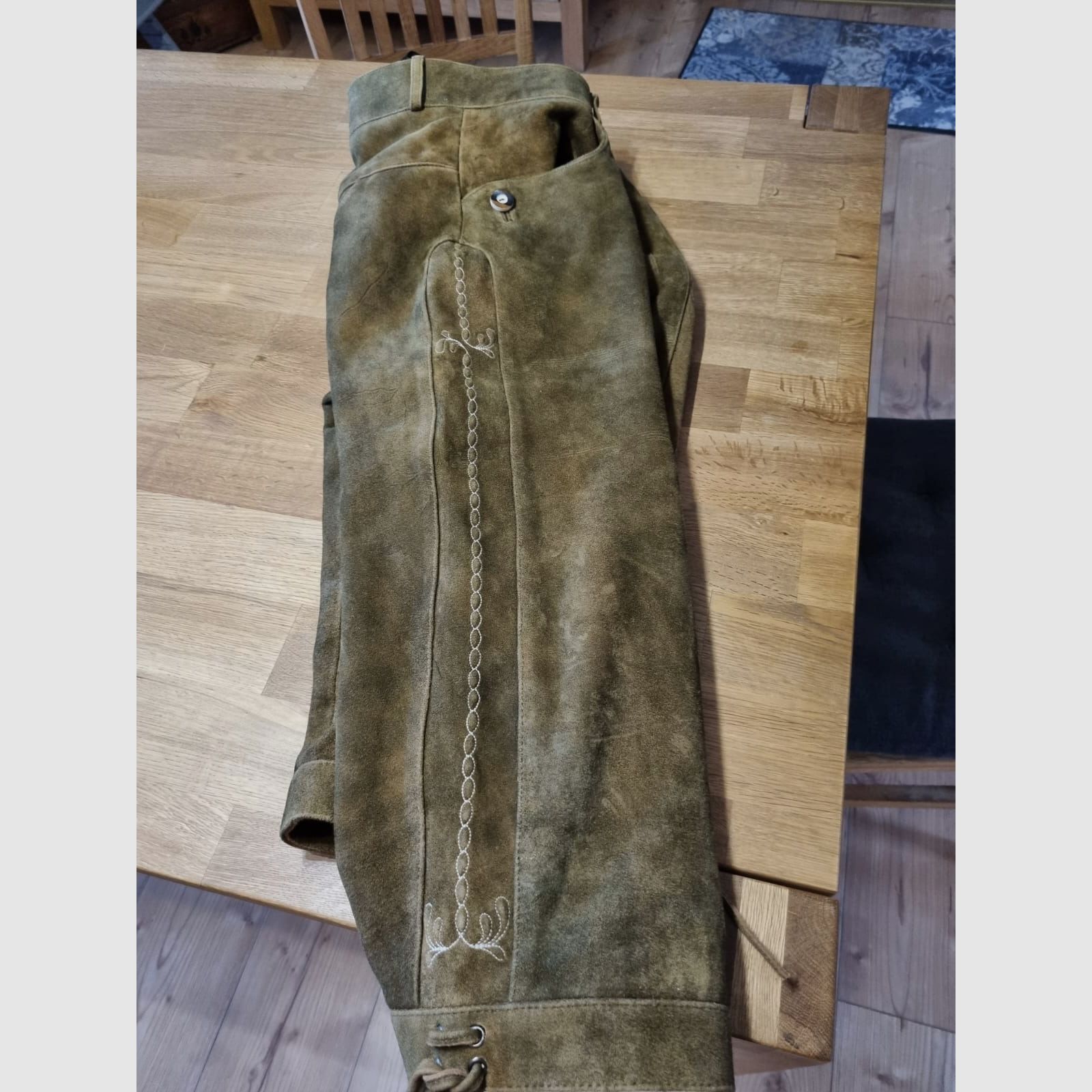 Kniebundlederhose