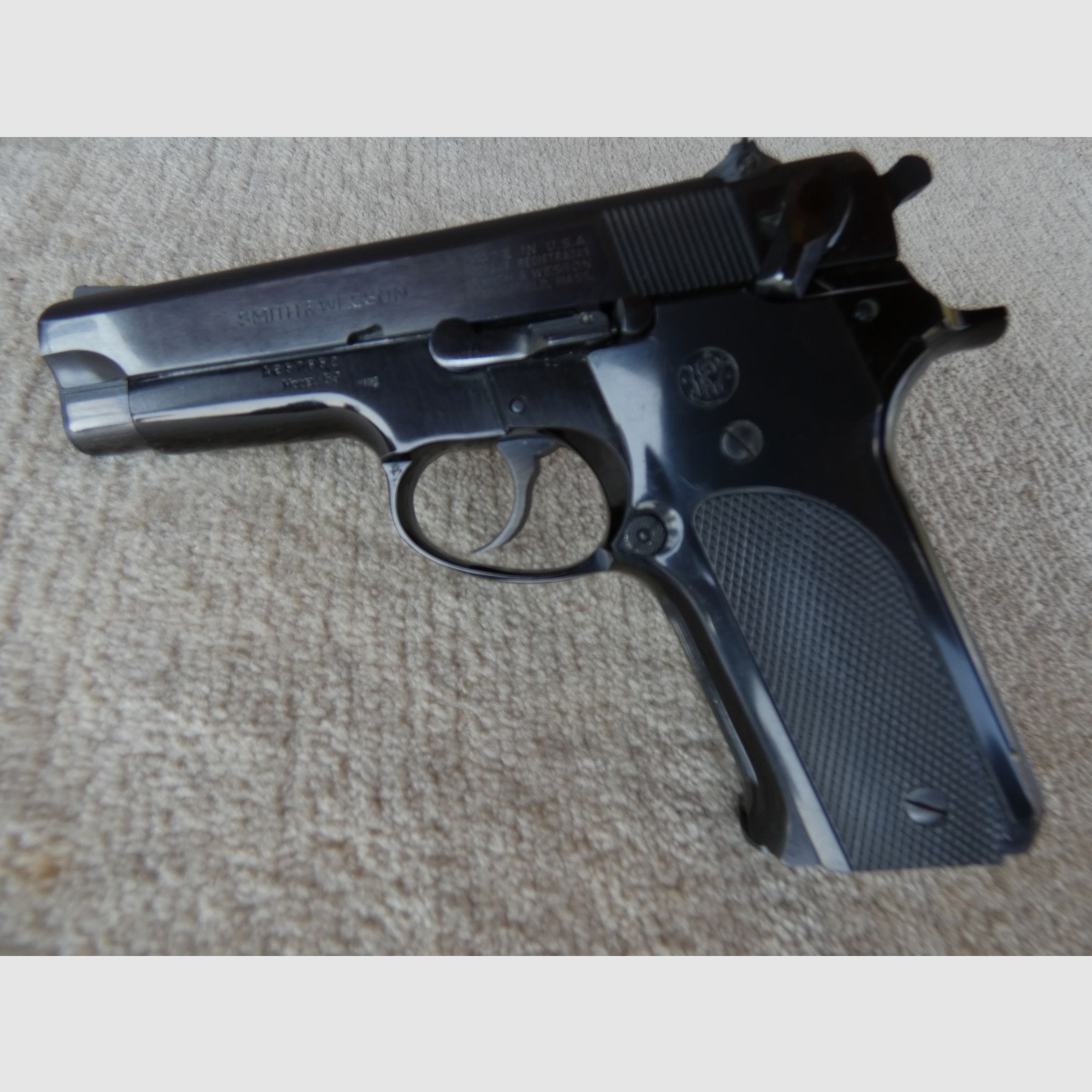 S&W pistol, 9mm Luger