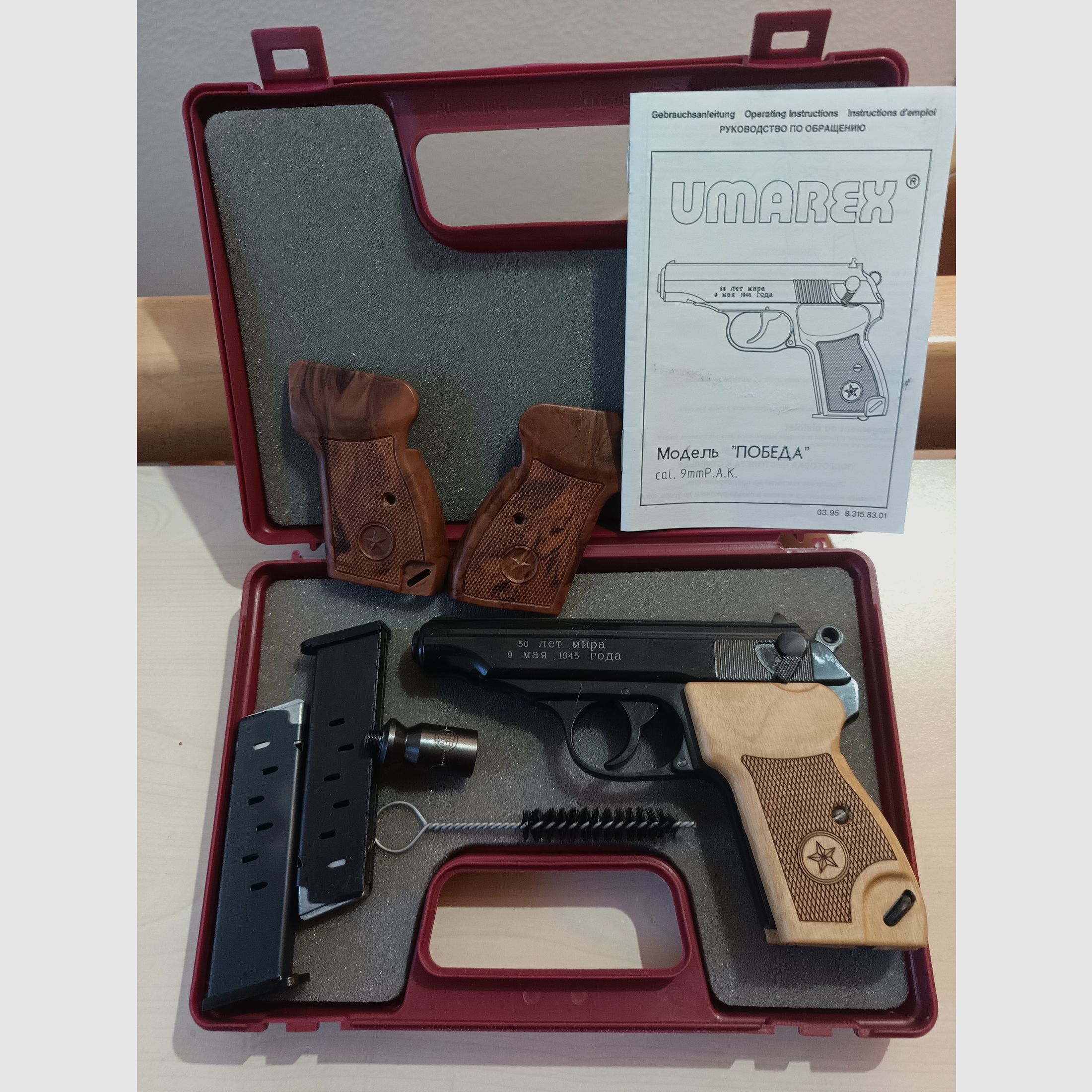 Pobjeda (Makarov) Kal. 9 mm P.A.K., Holzgriffschalen, Ersatzmagazin, von Umarex