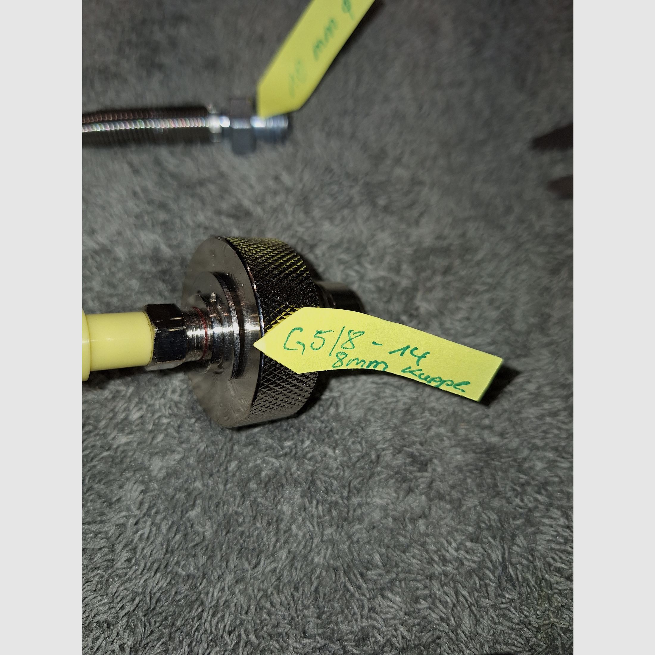 diverse Waffenteile und Zubehör