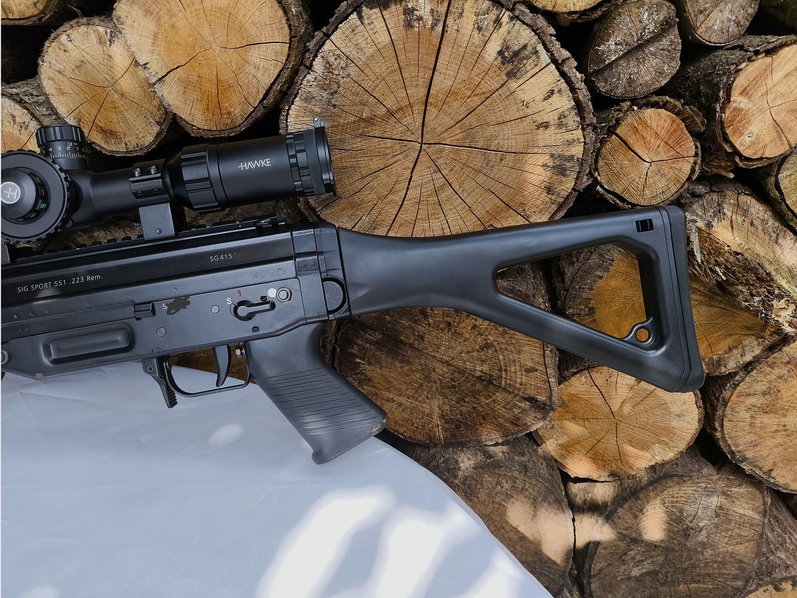 SIG 551 Sport .223Rem con Hawke Sidewinder 30 6,5-42 20x1/2 Mil DOT
