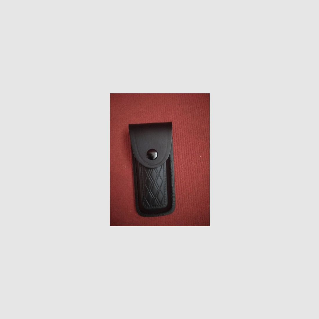 Custodia in pelle nera per coltello pieghevole, immagine 1 di 2