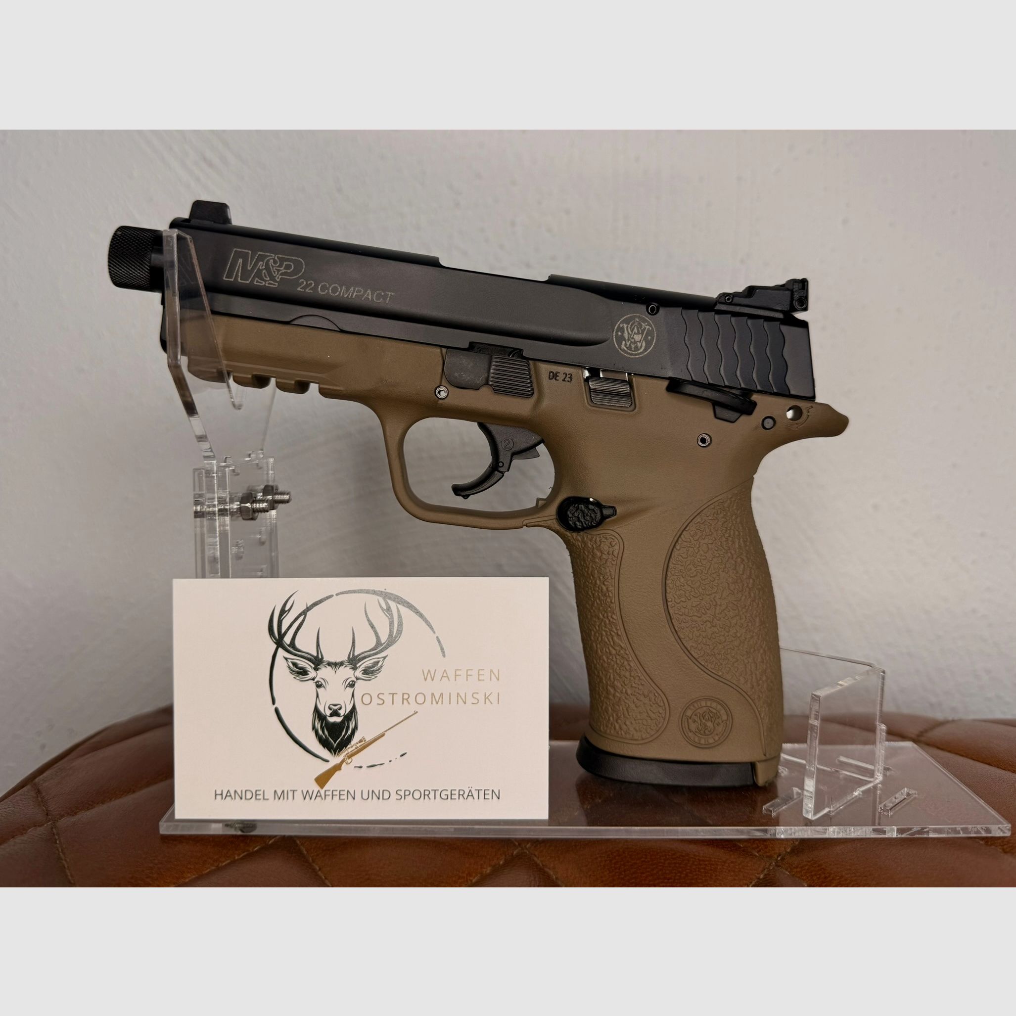 S&W Pistol M&P22 Compact, Suppressor Ready, 3.56" (FDE stock)