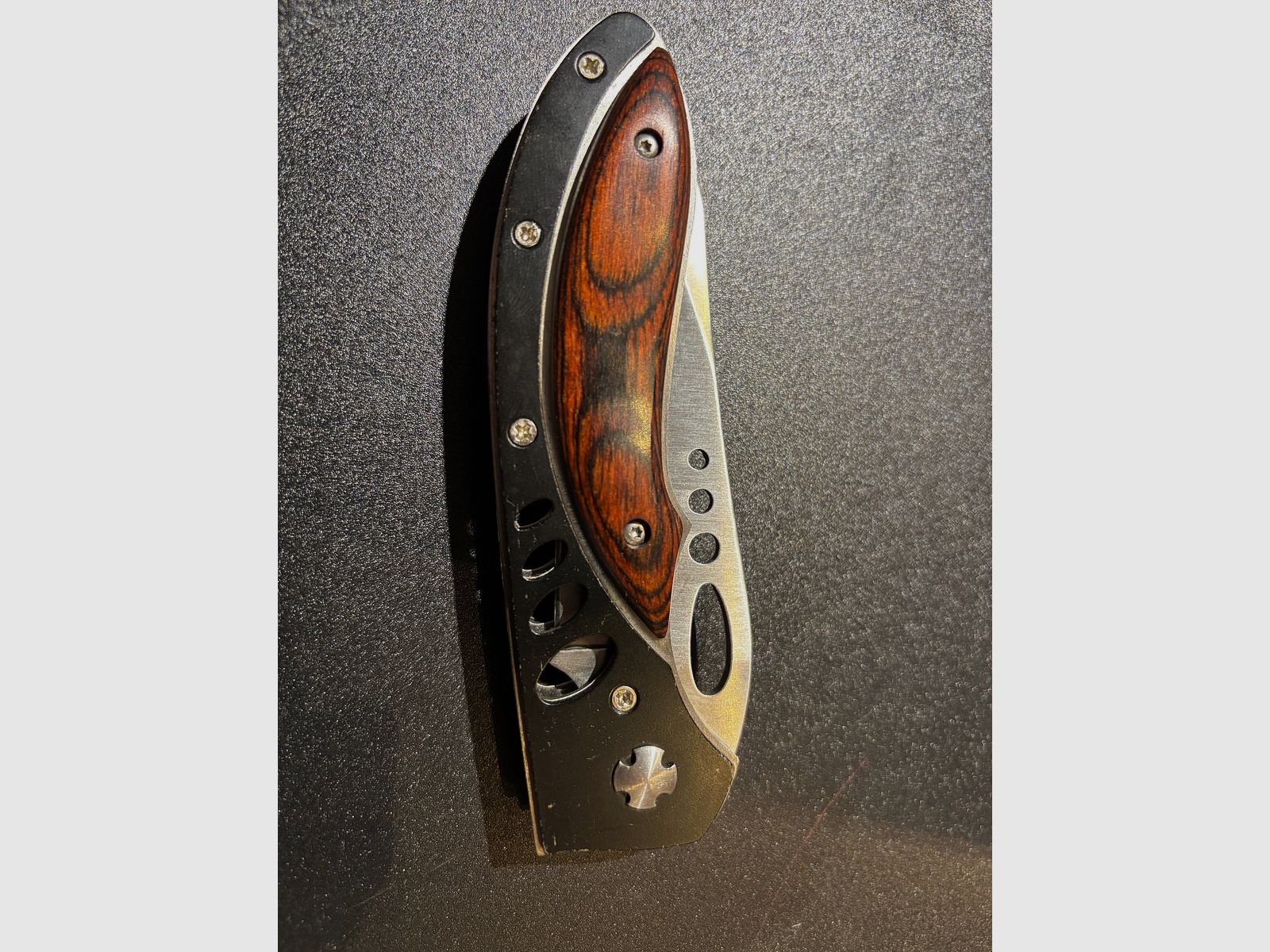Navaja plegable con madera, pieza de vitrina
