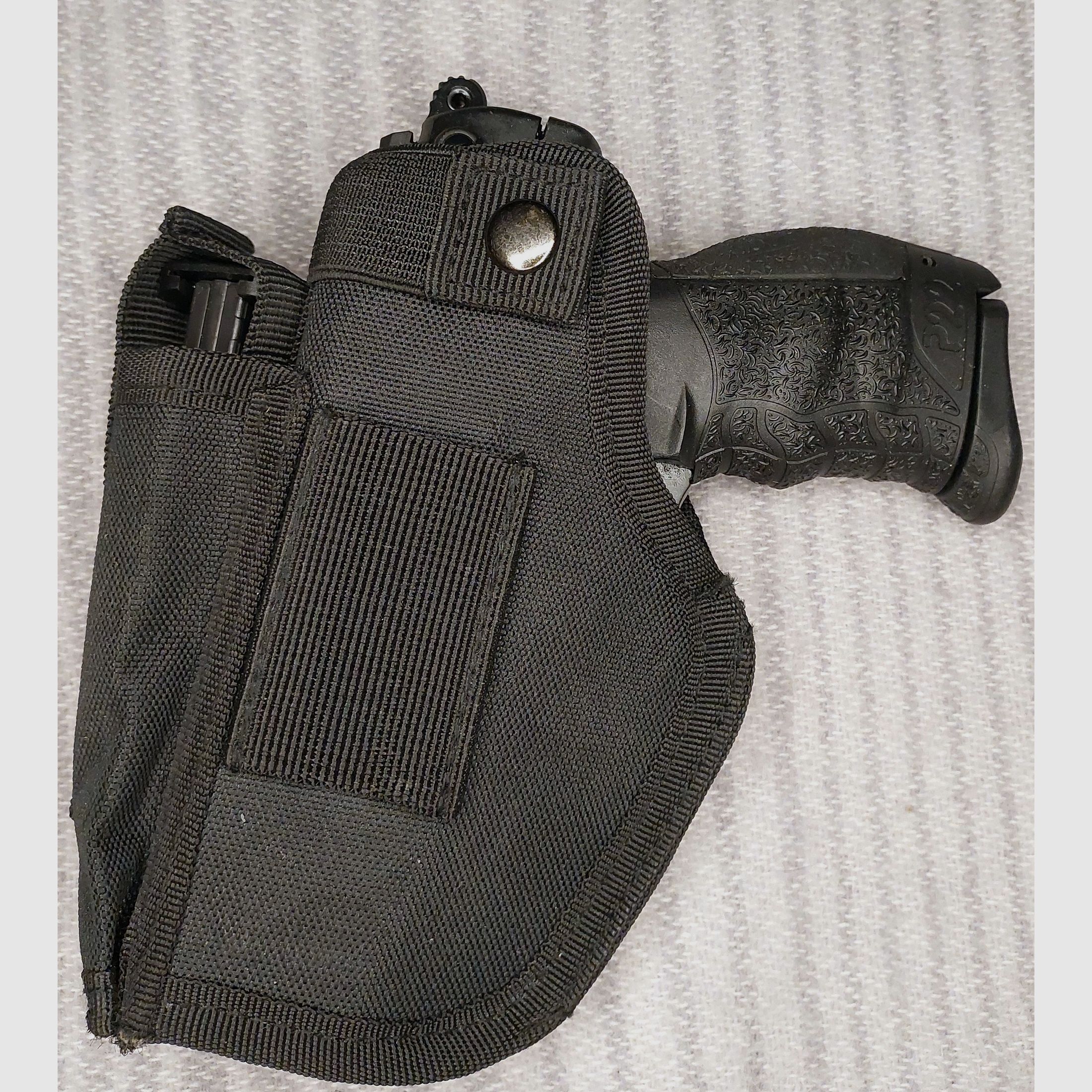 Pistola a salve Walther P22Q 9mm P.A.K. nera (PTB 778) con fondina e 2 caricatori [P 22 q]