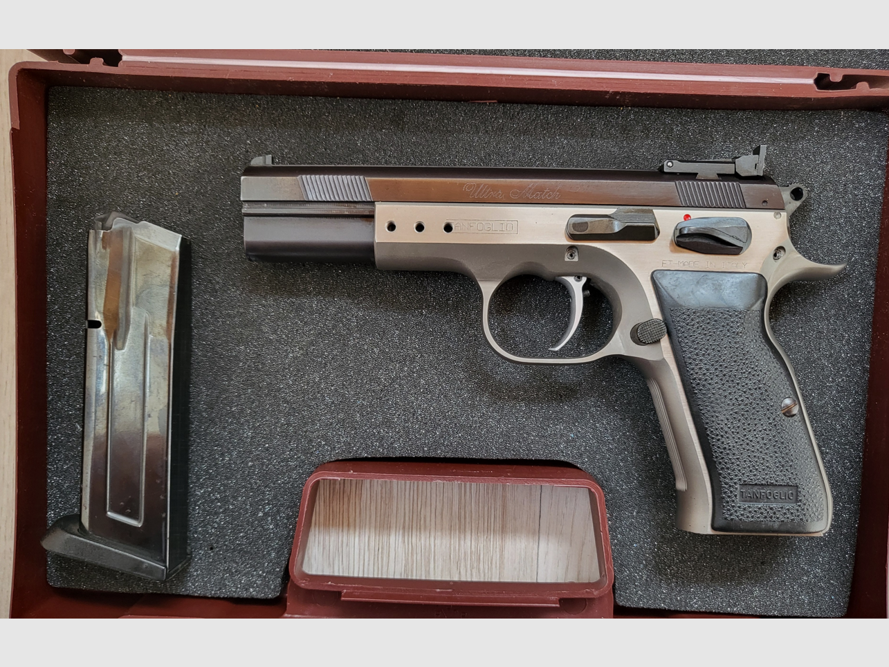Tanfoglio Ultra Match en calibre 45 ACP avec système interchangeable 9x19 5 pouces, image 3 sur 6