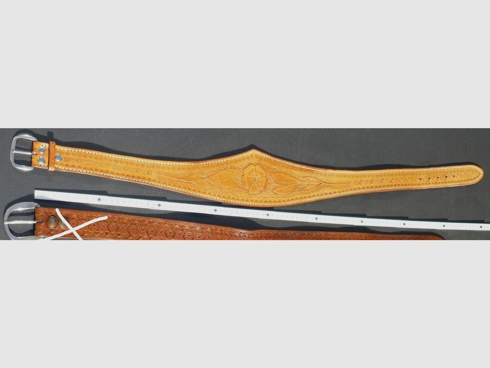 HKDesign Funda Art. Nr.010 diversos cinturones - precios en las fotos, el precio ingresado es solo un marcador de posición