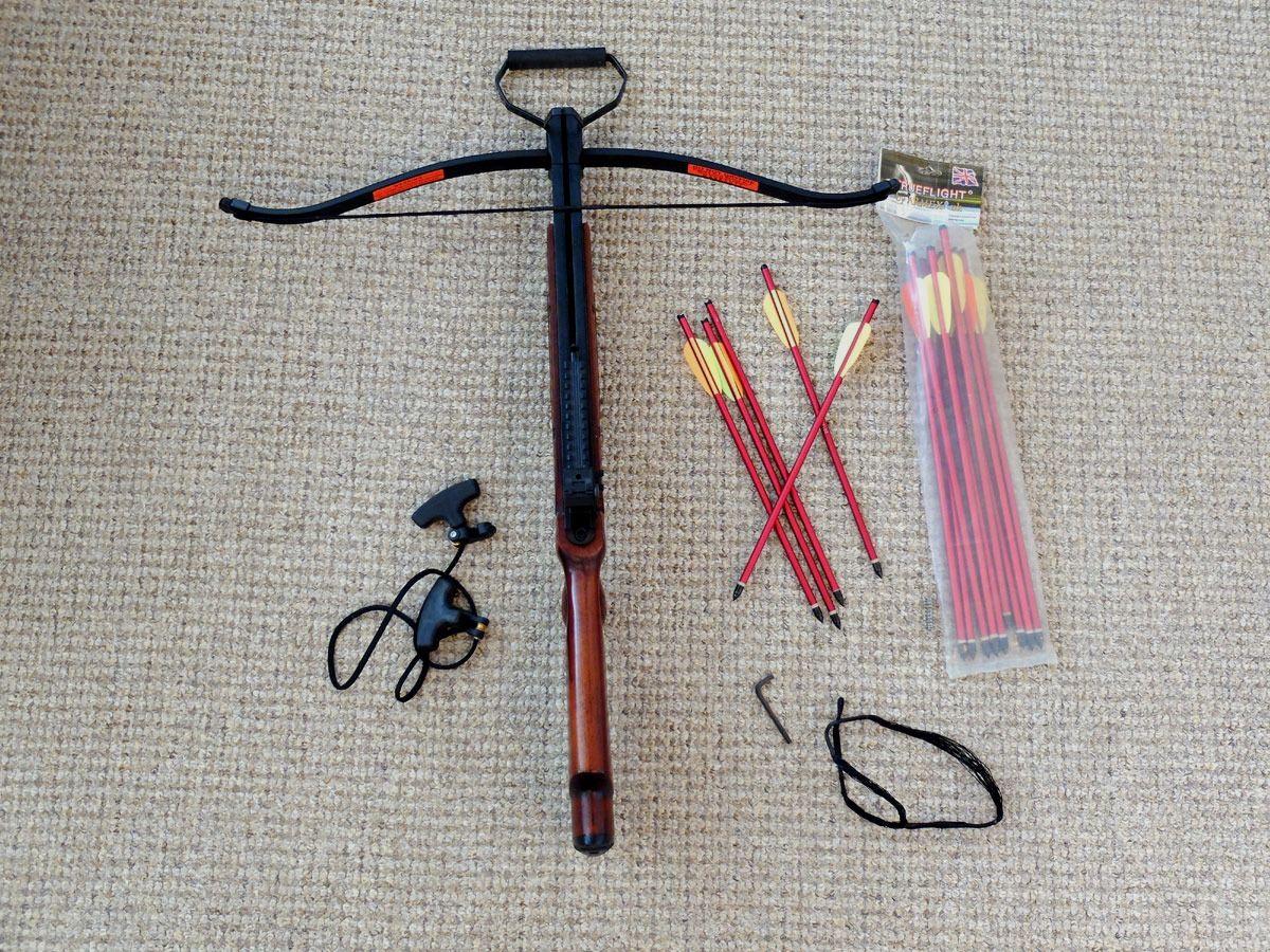 Armbrust mit  Holzschaft und 150lbs - tiptop Zustand.