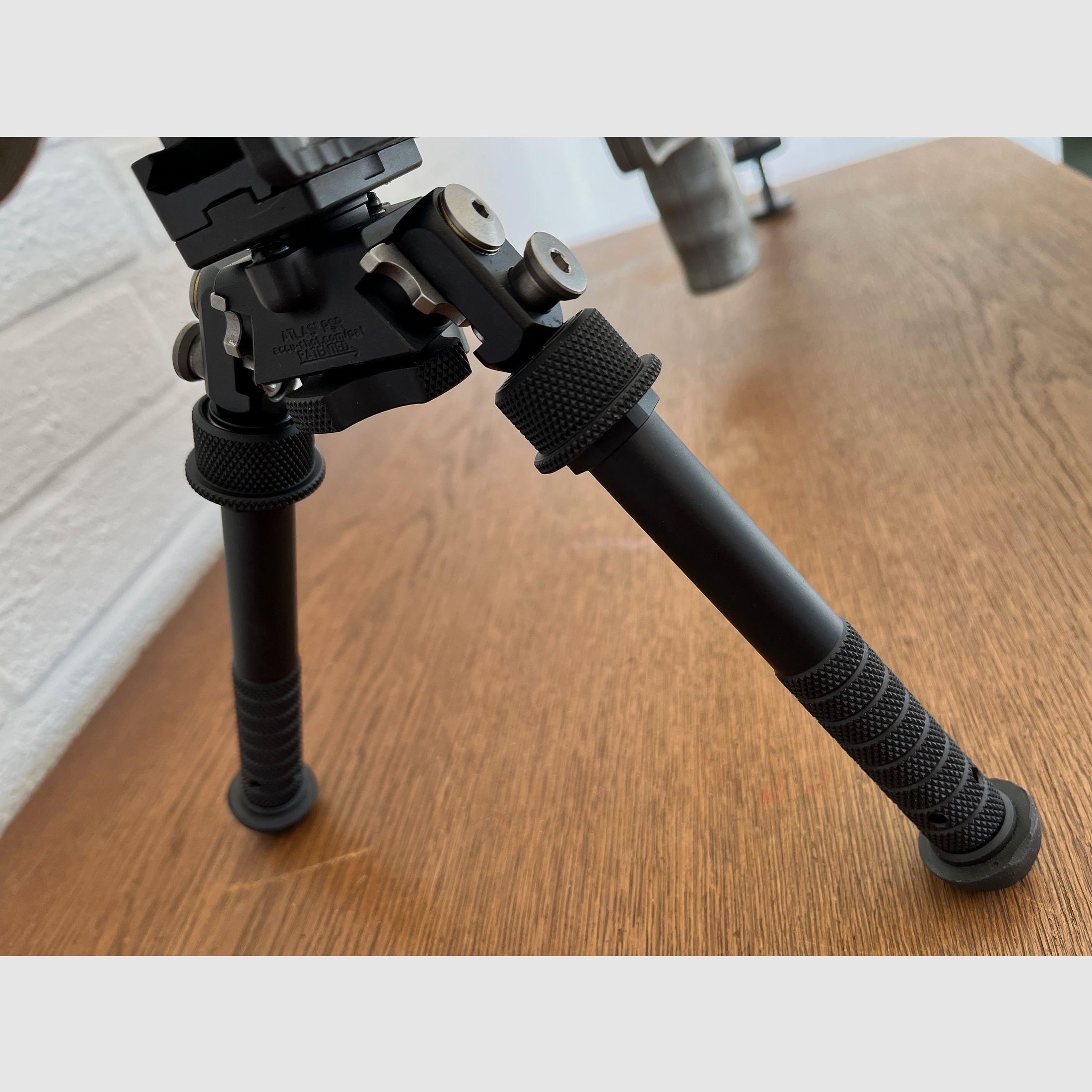 DESERT TECH SRS A2 (Covert) .308 Win + Wechselsystem 6,5 mm Creedmoor + EoTech Vudu + ASE UTRA SL5i-BL