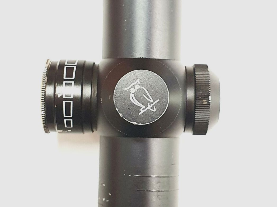 Docter Optic 8x56 riflescope, 8 times magnification and 56mm objective diameter with red dot
