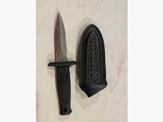 Feststehendes Outdoor-/Tauchmesser mit Kunststoffscheide