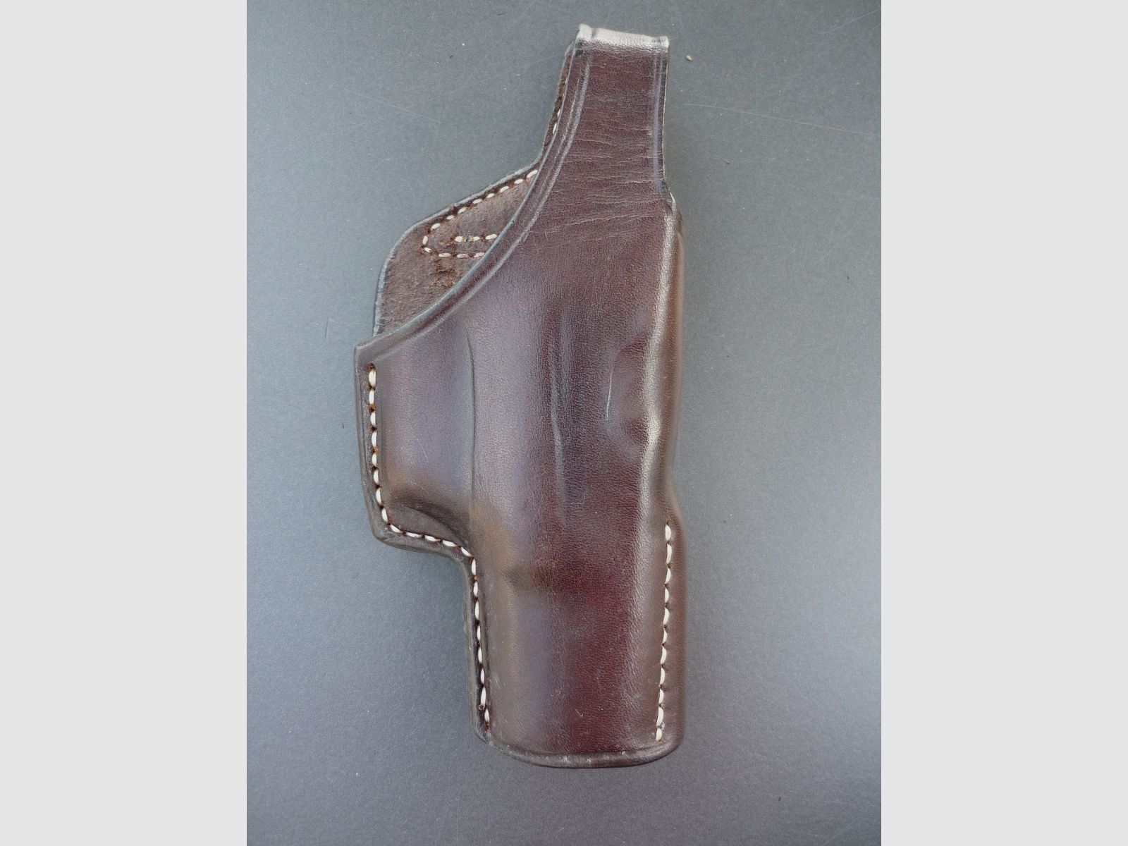 HKDesign Holster Art. Nr. 002: Einfachholster mit Snapverschluss und eingenähter Lederkornschiene - für Glock 17 - Rechtshänder