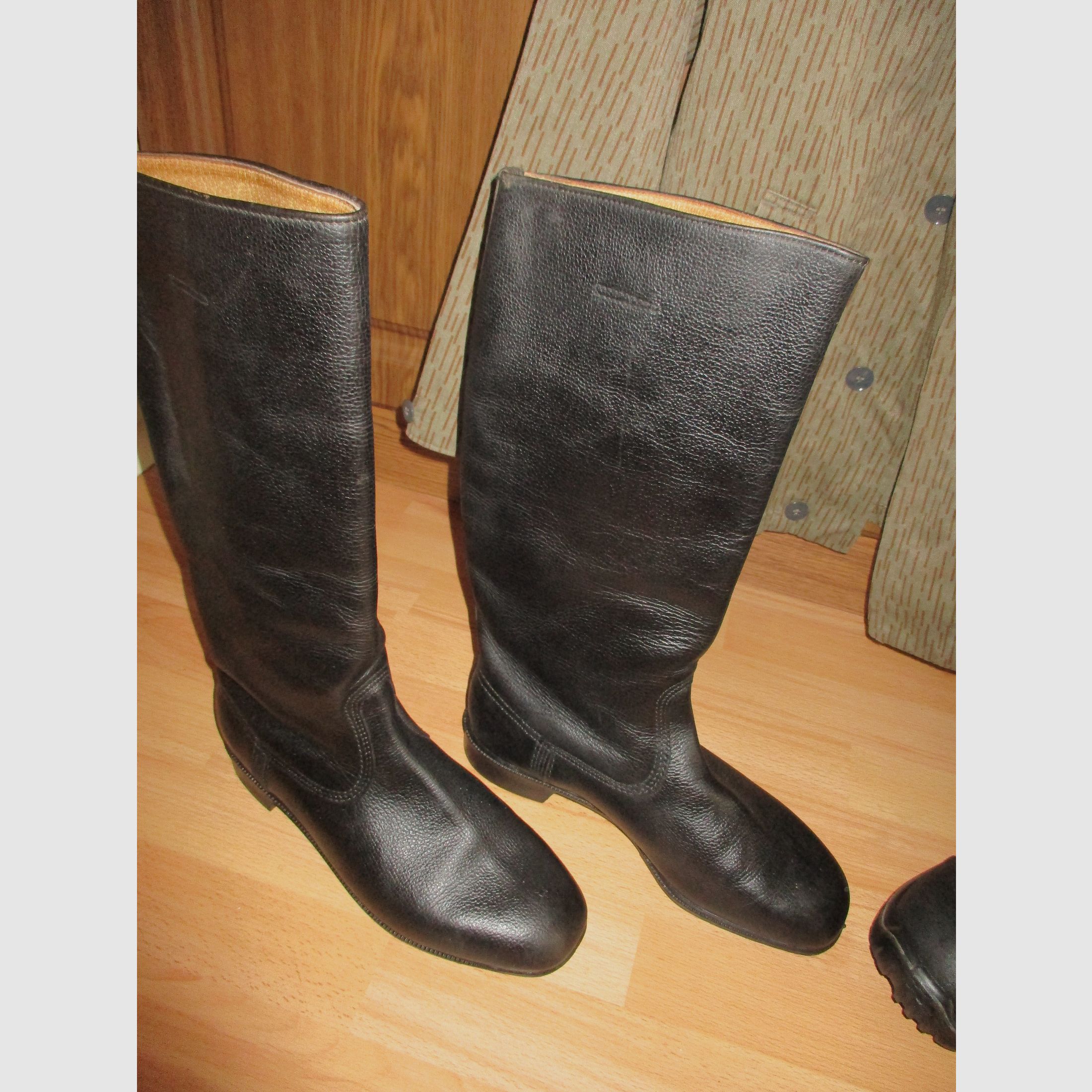 Lederstiefel, Reitstiefel, Armeejacke DDR