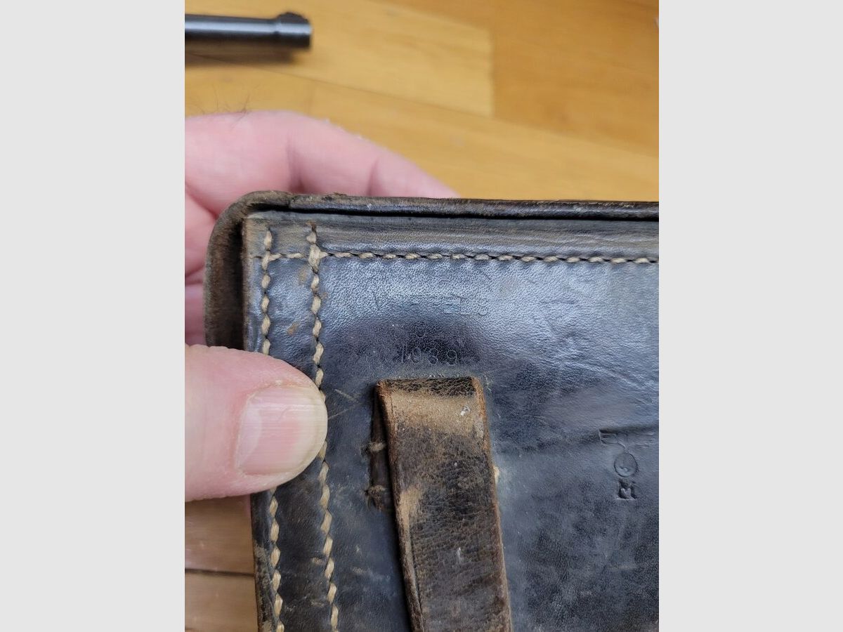 Außergewöhnliche Luger P08 Kriegsmarine Pistole – Weniger als 3900 Exemplare – Mauser S/42 Fertigung von 1938 – Kriegsmarine Holster und Originalschlüssel – Sehr seltenes Set in perfektem Zustand!, Bild 39 von 42