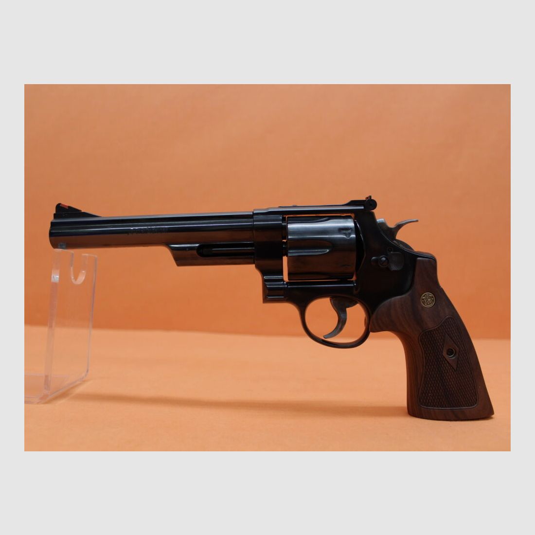 Smith & Wesson/S&W Revolver .44RemMagnum Smith&Wesson/ S&W29-10 brüniert, 6,5" Lauf/ Mikrometervisier/ Holzgriffschalen