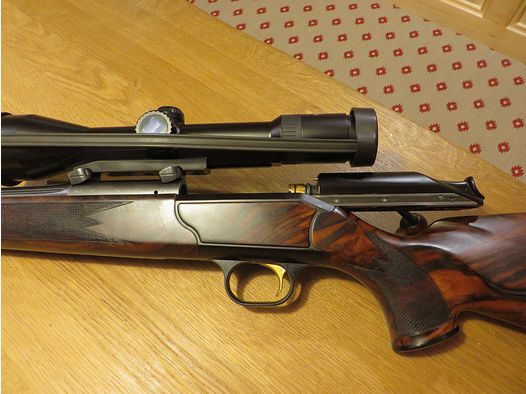 Blaser R 93 Holzklasse 7 mit kannelierten Läufen im Kaliber 6,5x57 und Wechsellauf 30.06