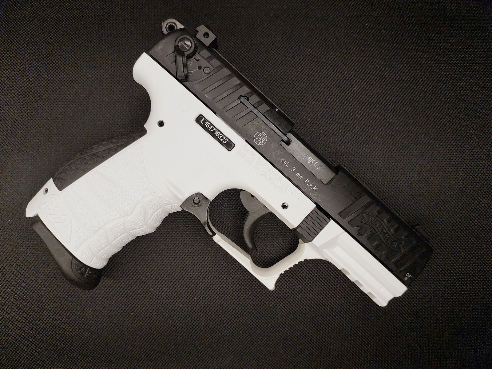 Pistola de fogueo Walther P22Q 9mm P.A.K. modelo especial CHESS (PTB 778) con 2 cargadores - como nueva! [P 22 q]