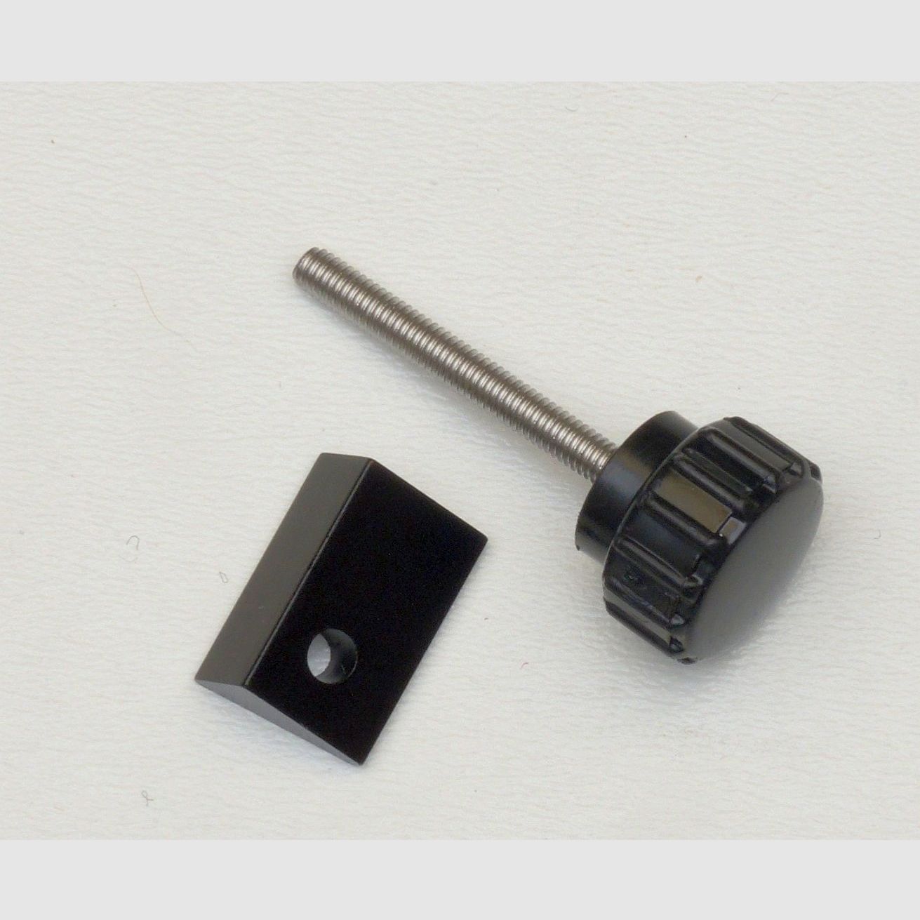 Quick-release screw for Pard/Sytong adapter