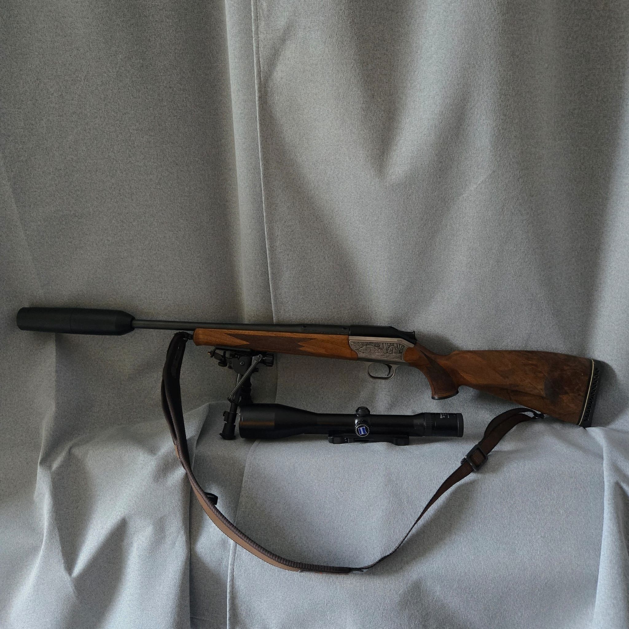 Blaser R93 als Gesamtpaket mit Schalldämpfer und Ziehlfernrohr von Zeiss
