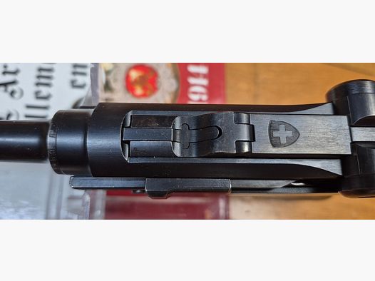 Zeer mooie Zwitserse Luger P06/1929 – kal. 7,65 Parabellum – Arsenal van Bern in 1942 – volledig matching serienummer – Tijdschrift volgens model – Staat als nieuw!