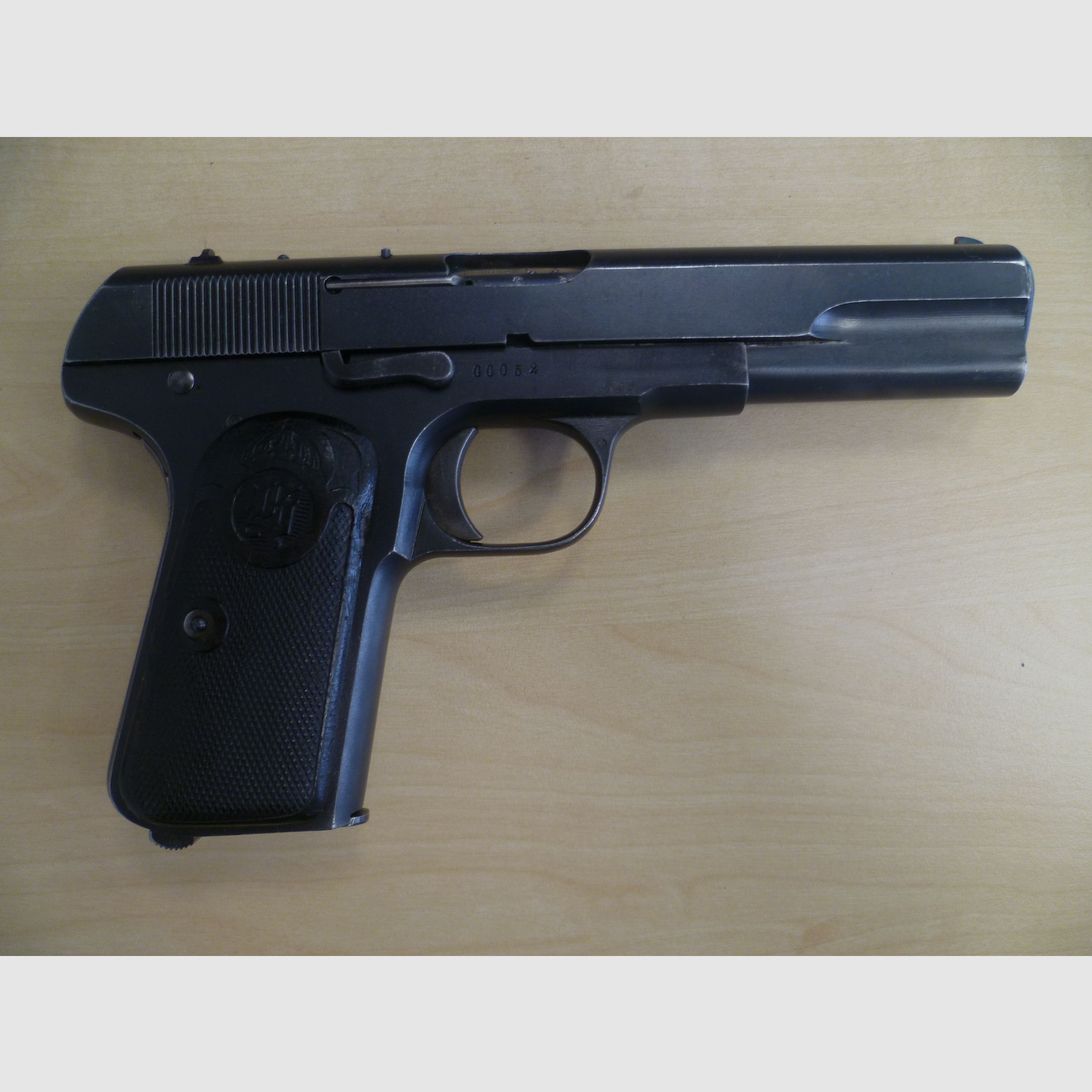Pistole Husqvarna M 07  -  9mm Browning Long