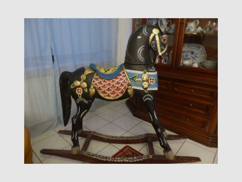 Maestro carpintero artista caballo de madera