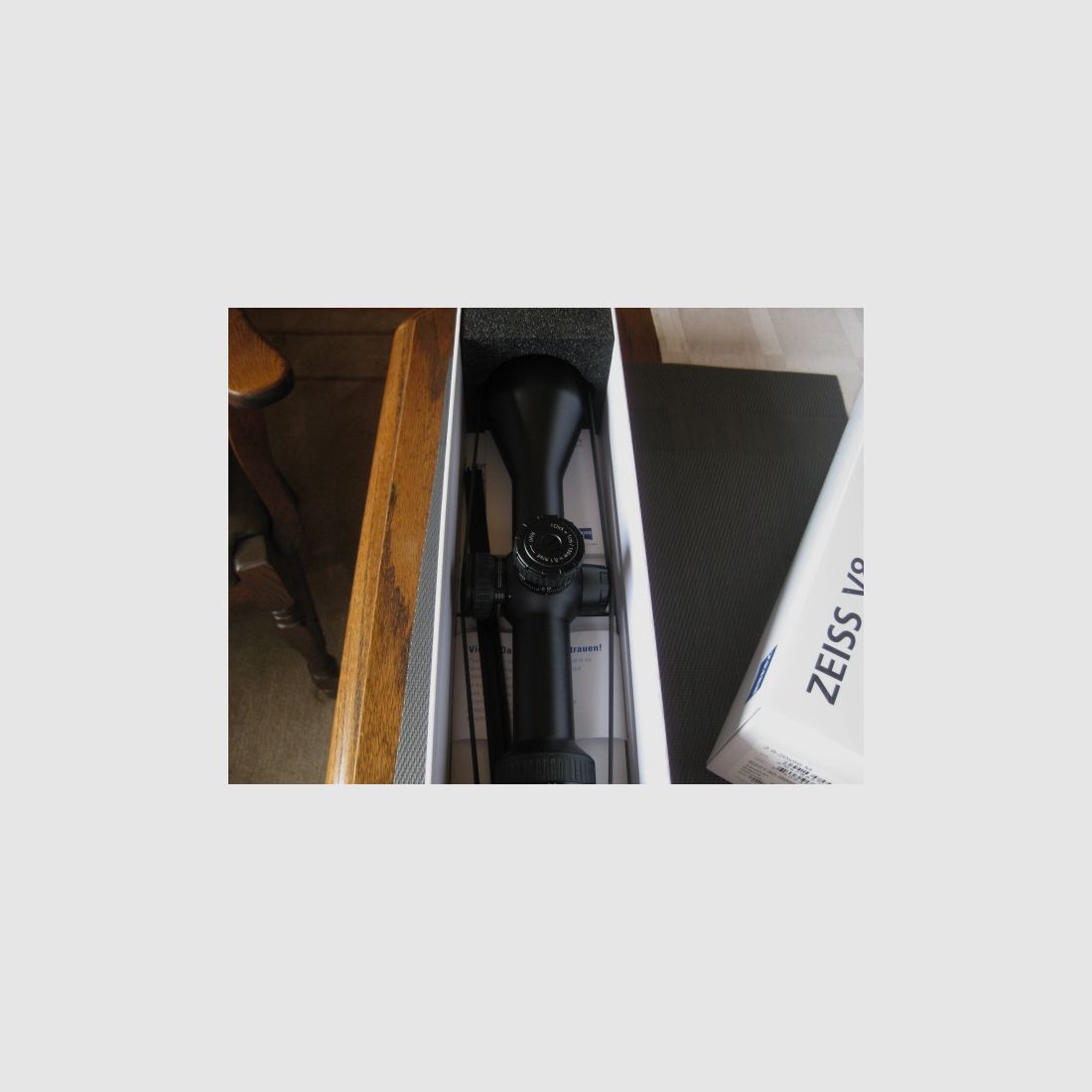 Wahrscheinlich letzte Möglichkeit um ein NEUES ZEISS = Made in Germany erwerben zu können !! Absoluter BESTPREIS = " NEUES "  GENERATION-II  ZEISS V8 2,8-20x56 M = Innenschiene  +  ASV-Höhe + Absehen-60 !!  Oder  vielleicht ein V6 1,1-6x24 M ?! KEIN Blaser-Mauser-Sauer-Swarovski-LEICA-SteelAction-MINOX-Steyr