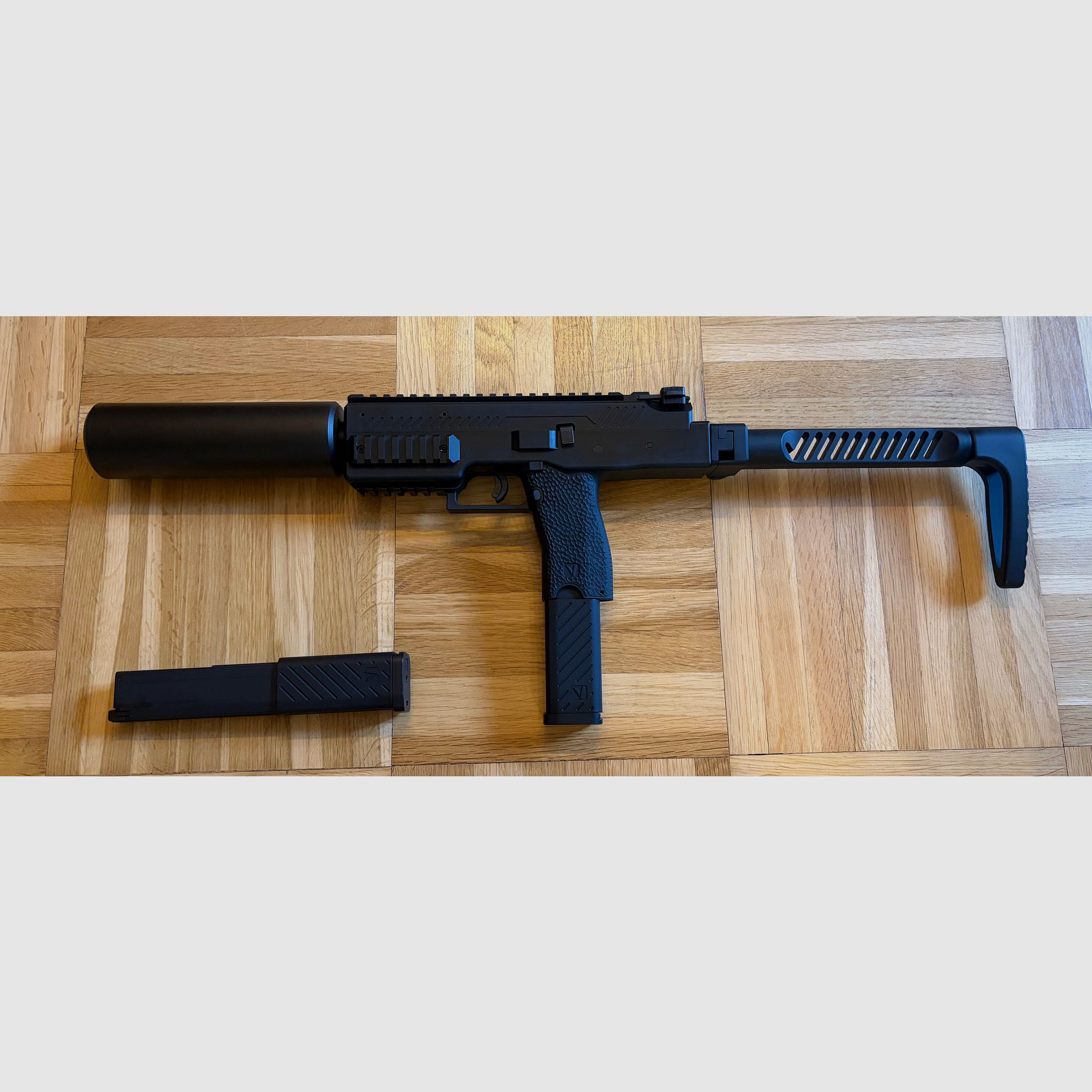 VMP-1 SMG GBB – Like new – Complete set with 2 magazines & silencer