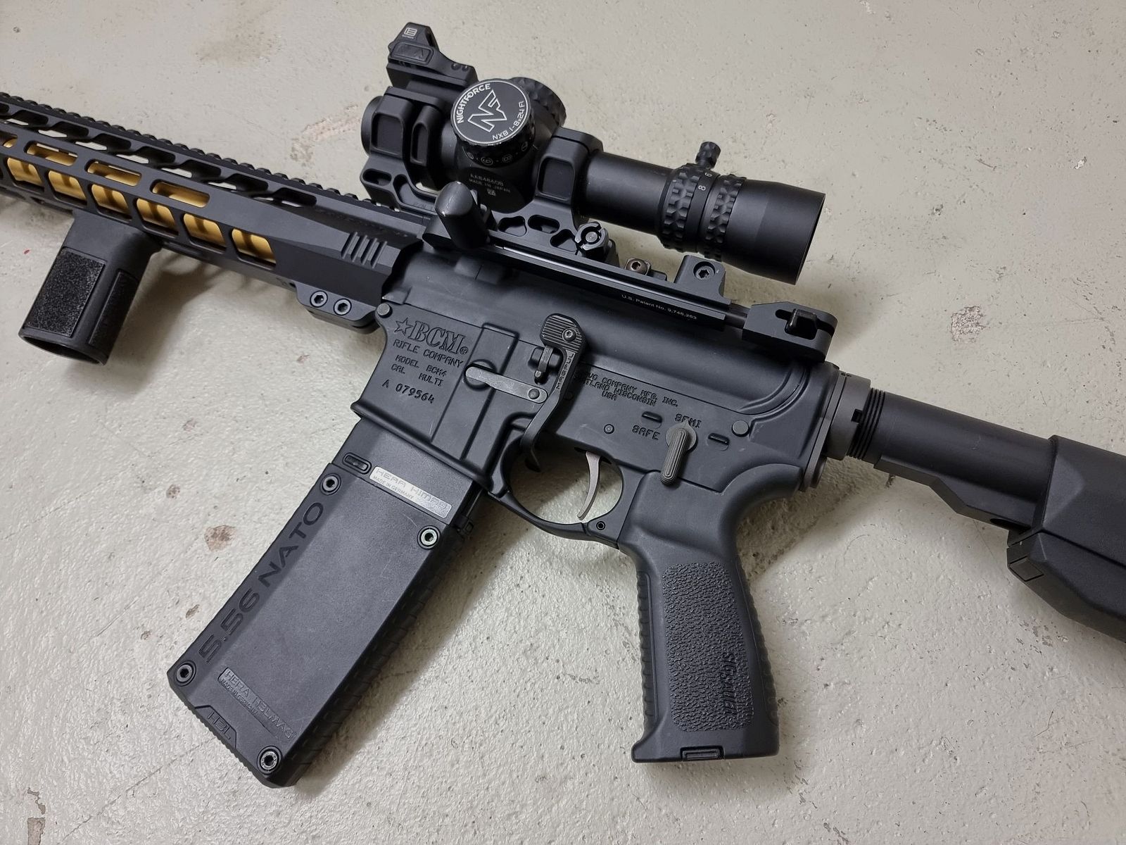 AR15 personalizzato superlativo nello stile di John Wick. Cal. 223 Rem. Solo componenti di alta qualità. Opzionale con Nightforce NX8!