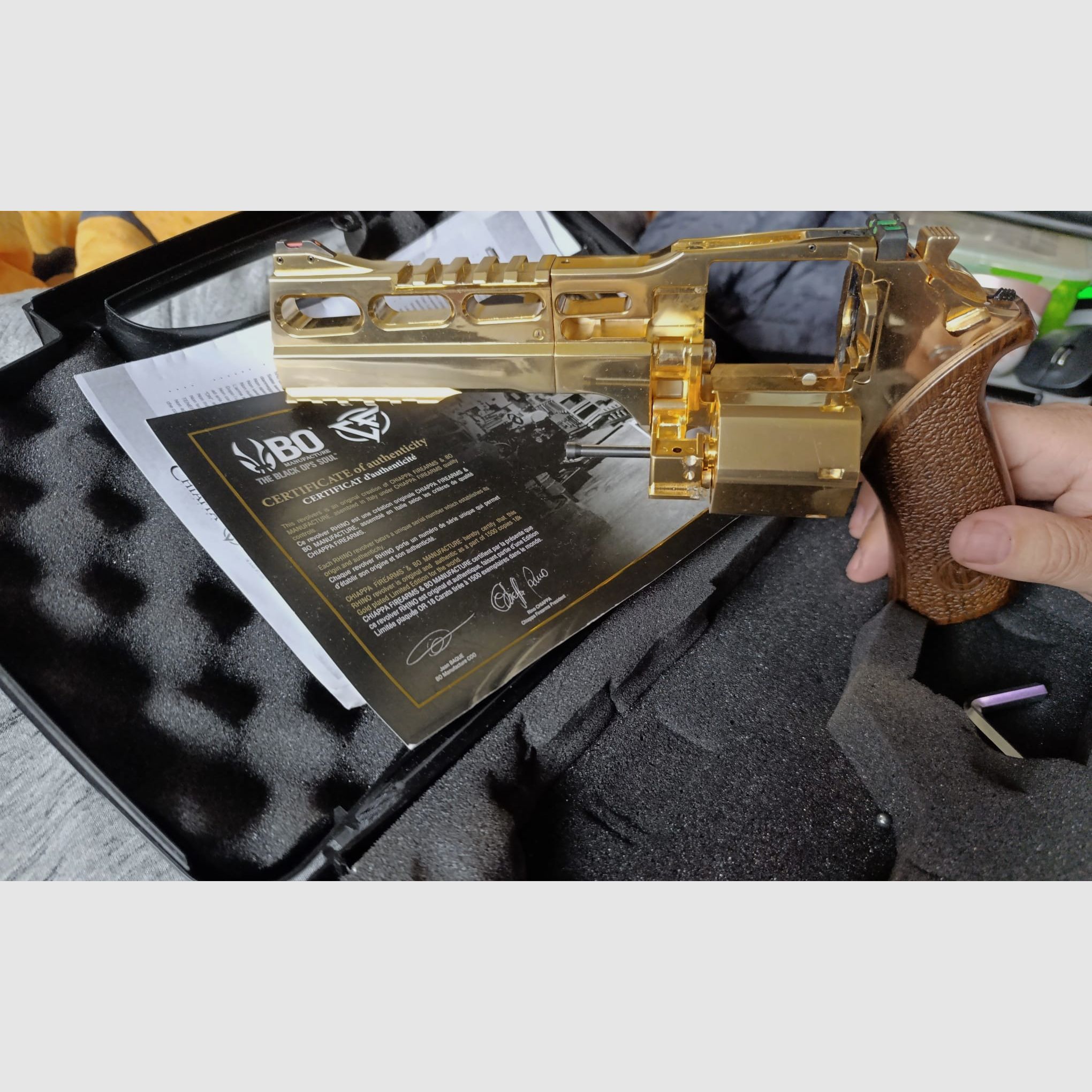 Revolver CHIAPPA von FireArms, Limited Edition, 18 Karat vergoldet
