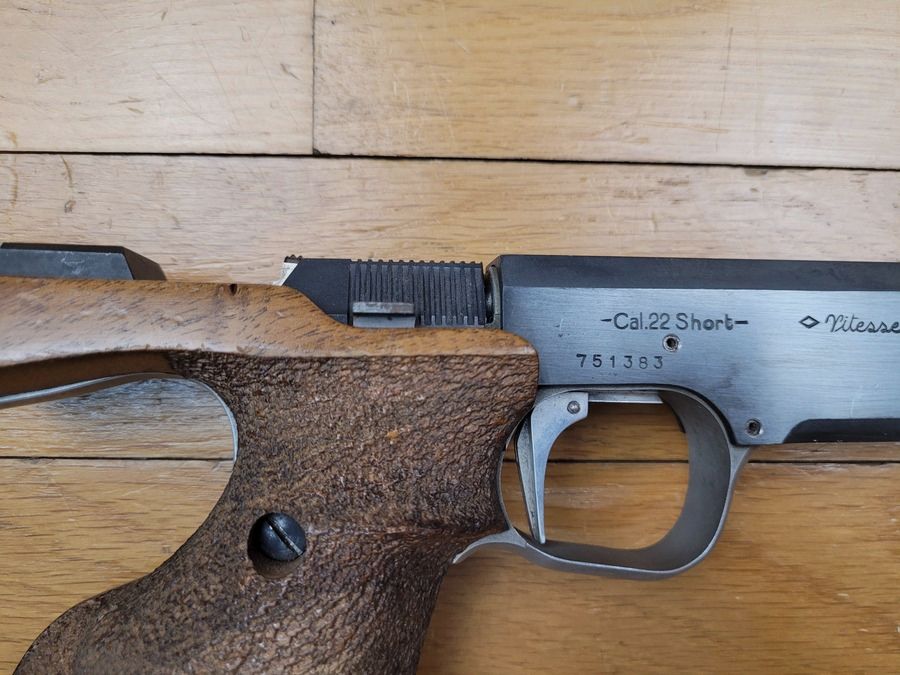 Guter UNIQUE-Pistole « DES V0/79 » – Wettkampfschießen – Kaliber 22 short – Zwei Magazine – Qualität, von der man nicht mehr träumen kann – Reiner Vintage-Collector aus den 70er Jahren! BE/TBE, Bild 14 von 15