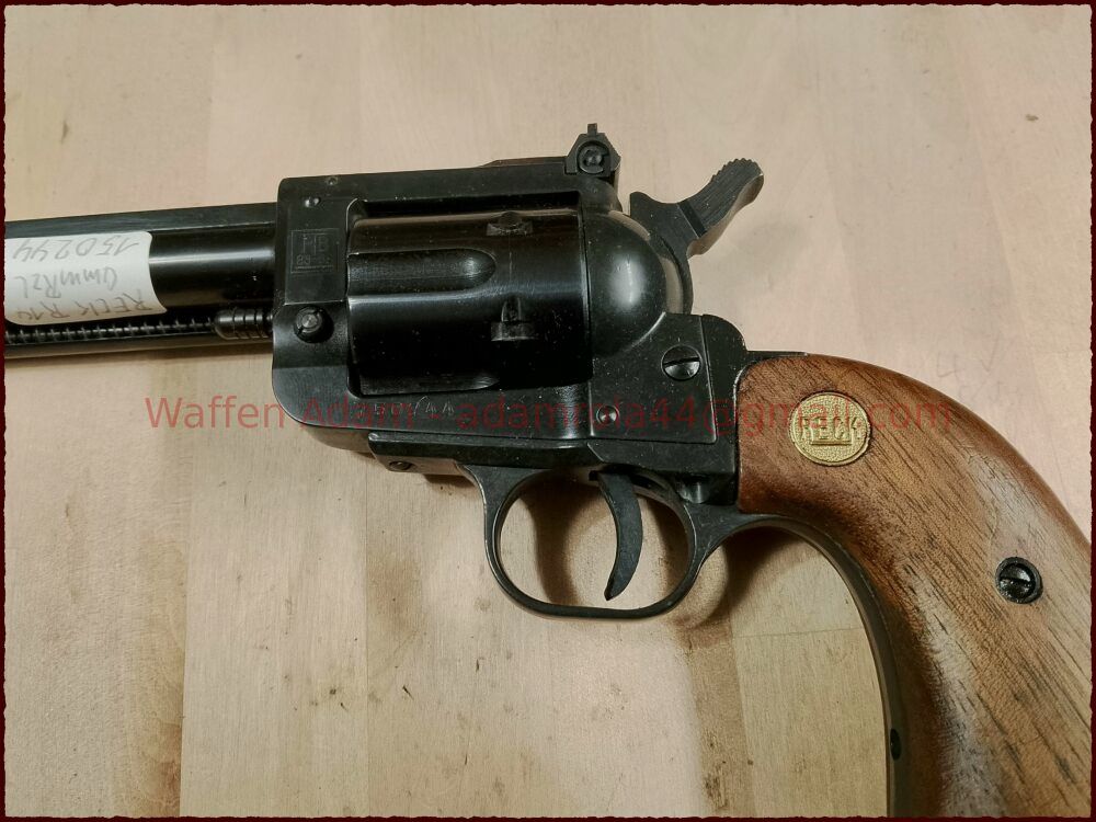 RECK F in het Pentagon SAA Revolver R14