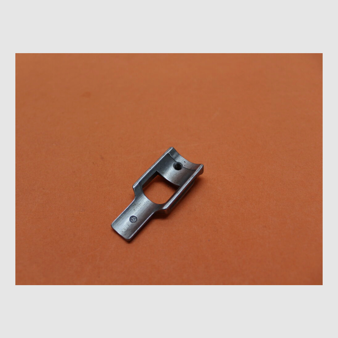 BUND SURPLUS Heckler&Koch HK G3: Vizierhouder H&K voor trommel-dioptervizier, wit afgewerkt (SURPLUS als nieuw)