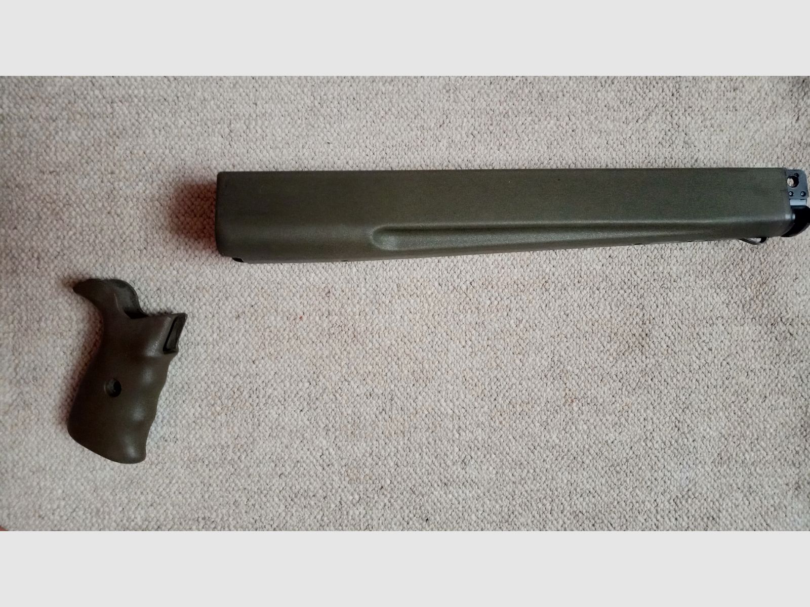 Originele trapeze handbescherming voor tweepoot en grip voor H&K G3A4 / kleur afgestemd in NATO Groen // OD-Groen brede handbescherming + pistoolgreep / G3 handbescherming
