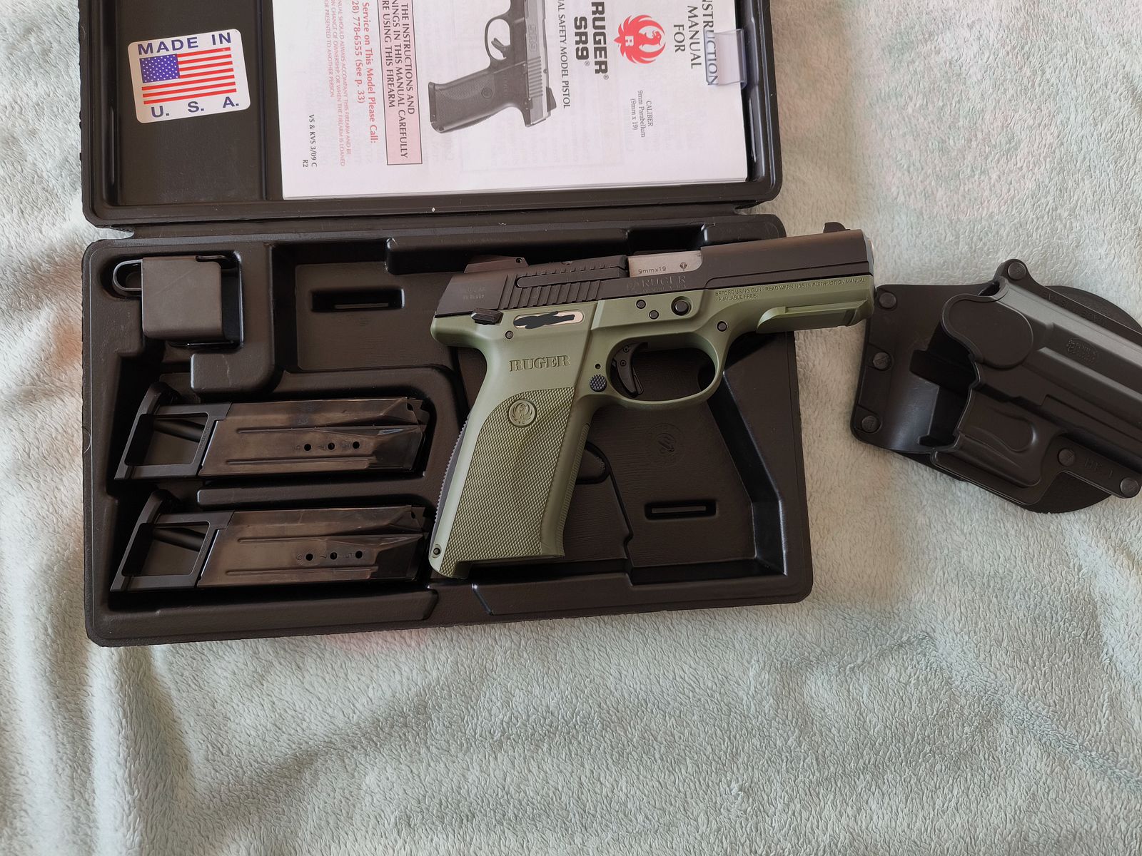 Ruger SR9 9mm, 2 Magazin, Holster, Koffer, guter Zustand, keine Walter Glock Sig Sauer aber besser :-) 