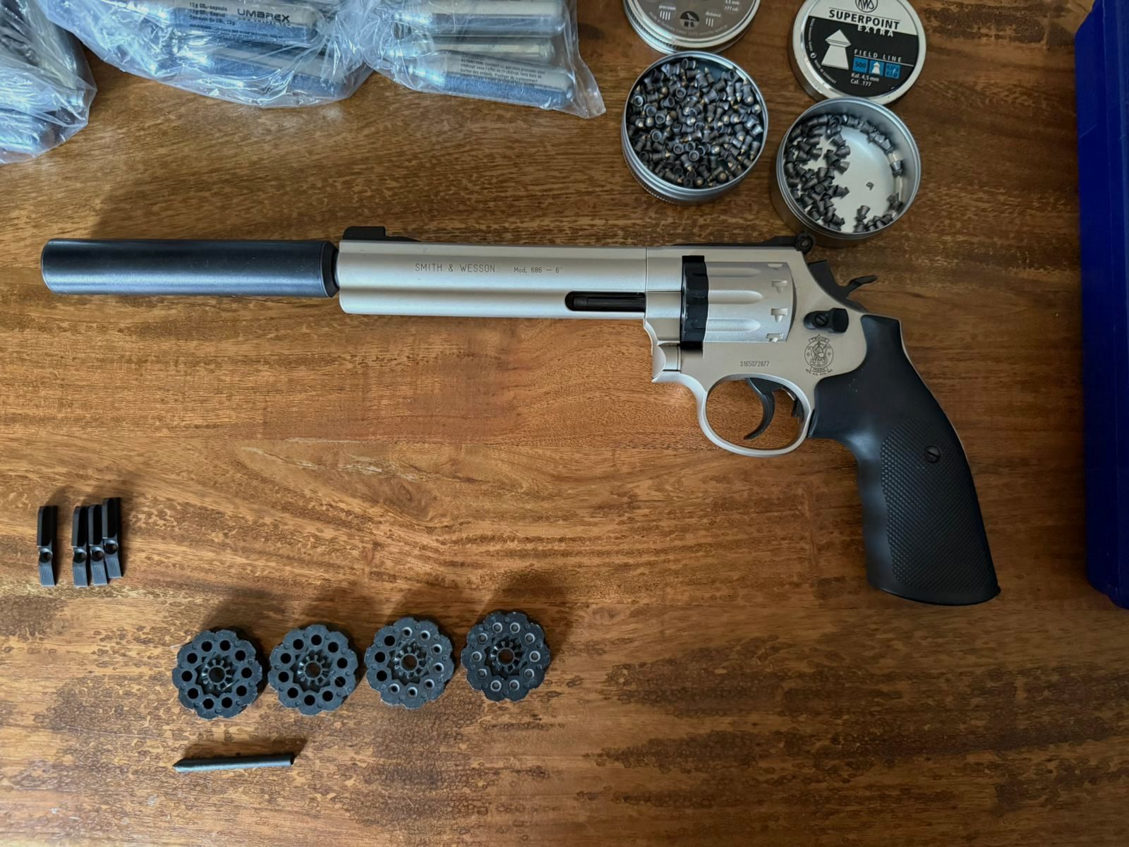 Revolver Co2 UMAREX Smith & Wesson 686 - 6 pollici Nickel 4,5 mm Diabolo